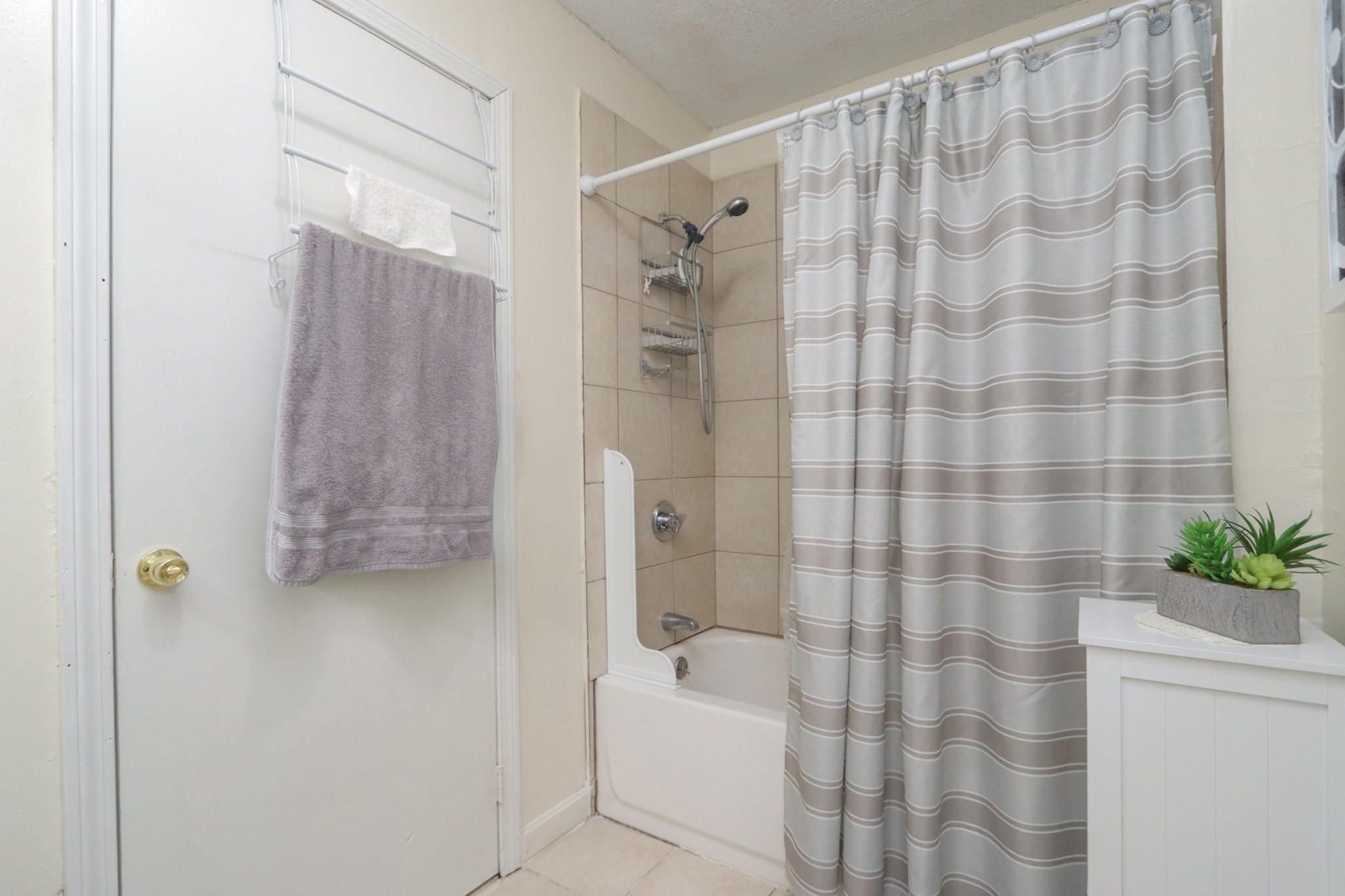 70 Manhattan St, Springfield, MA 01109 - Image 17