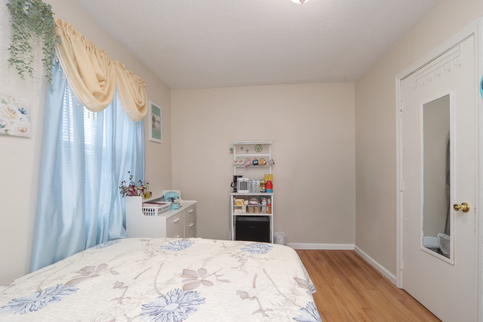 70 Manhattan St, Springfield, MA 01109 - Image 9