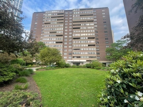 10 Hawthorne Place Unit 106, West End, Boston, MA 02114 - Image 25