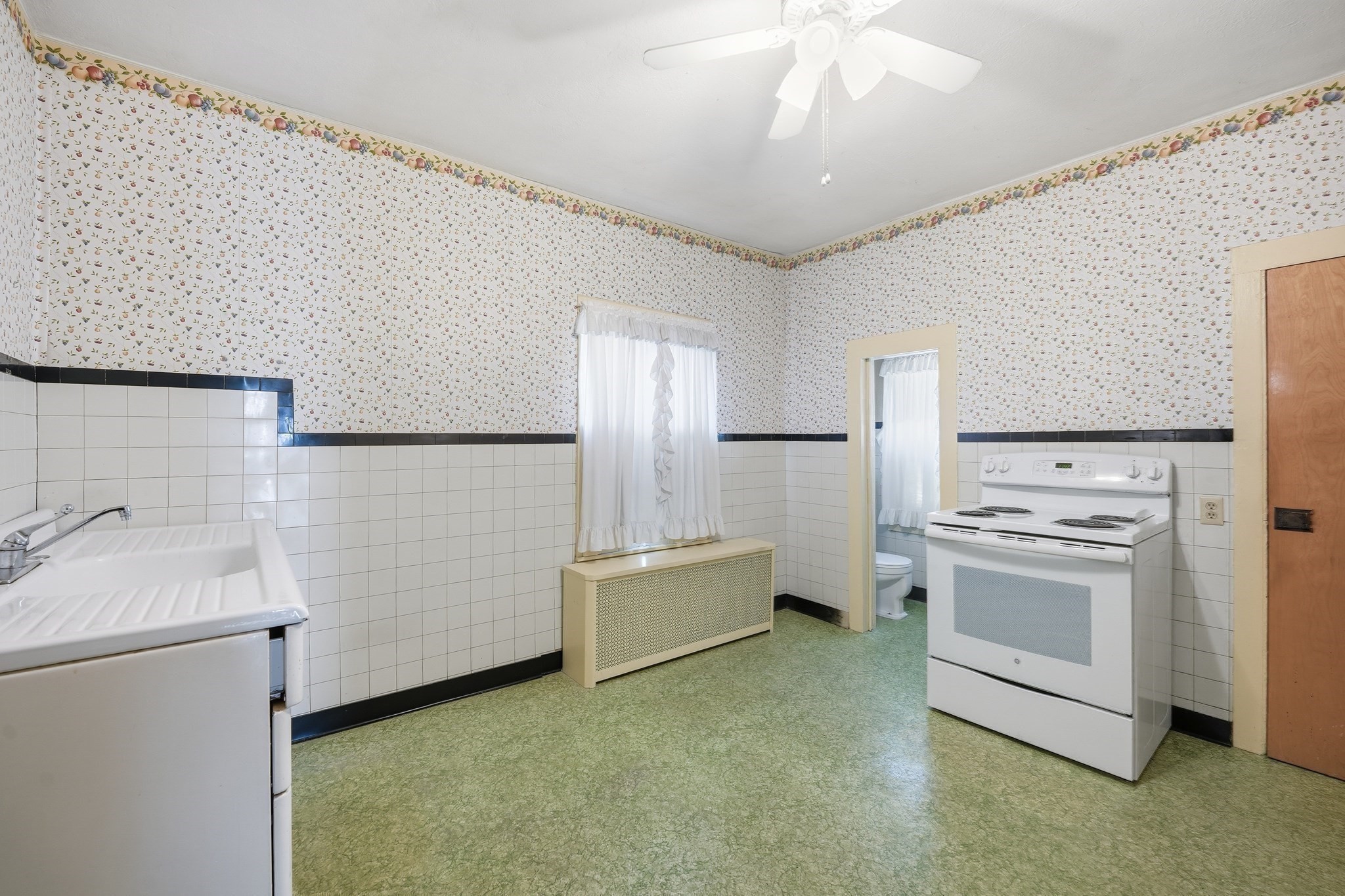 35 Dublin St, Chicopee, MA 01013 - Image 9