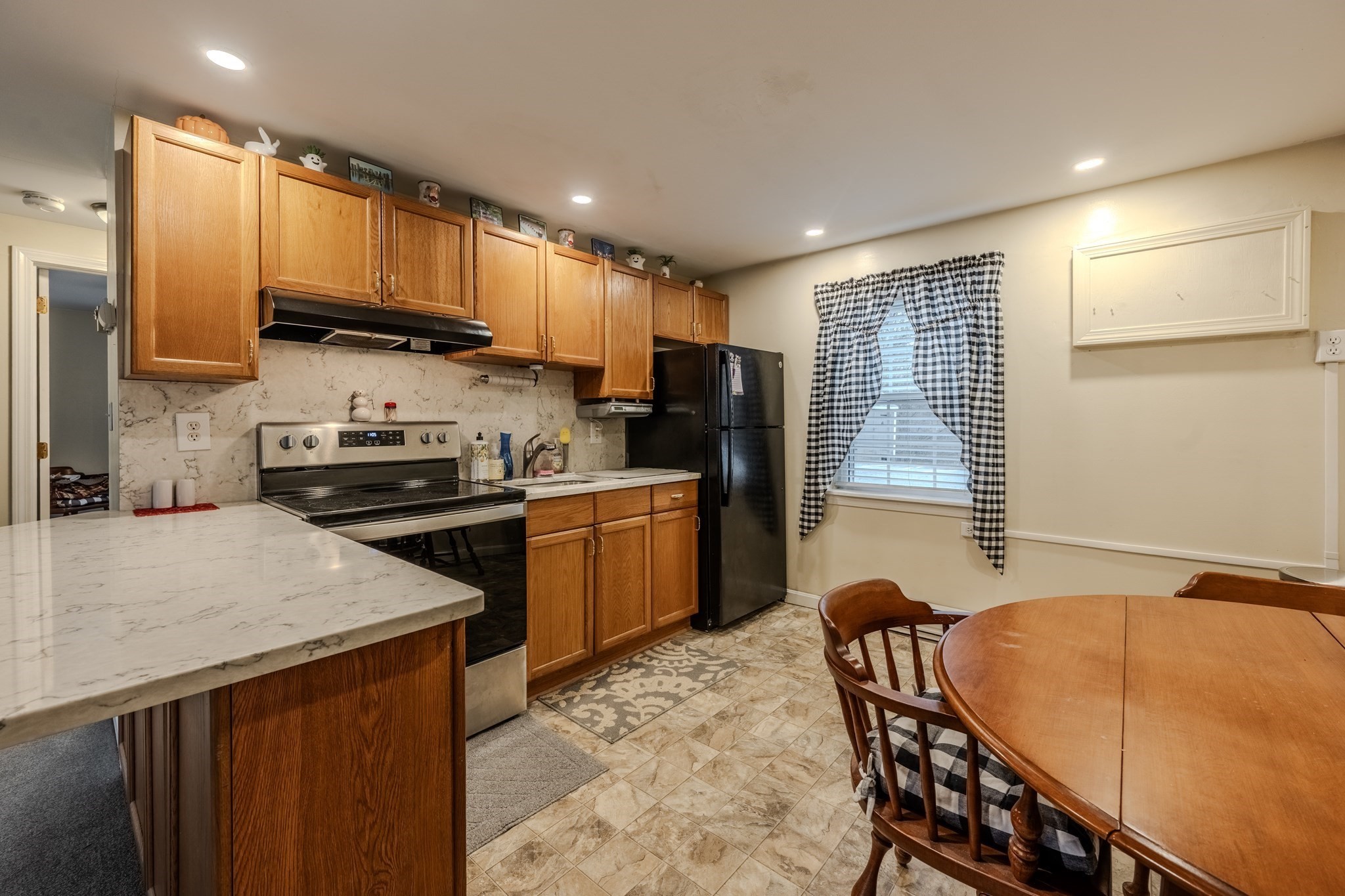 23 Frank St Unit 2, Dracut, MA 01826 - Image 2
