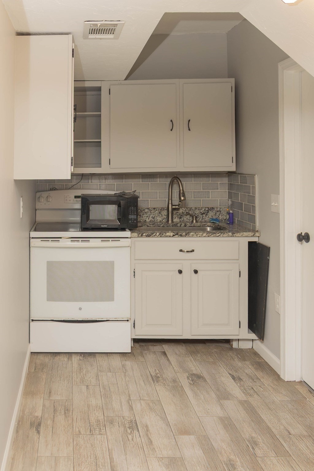 1 Elm Grove Ave, Tyngsborough, MA 01879 - Image 8