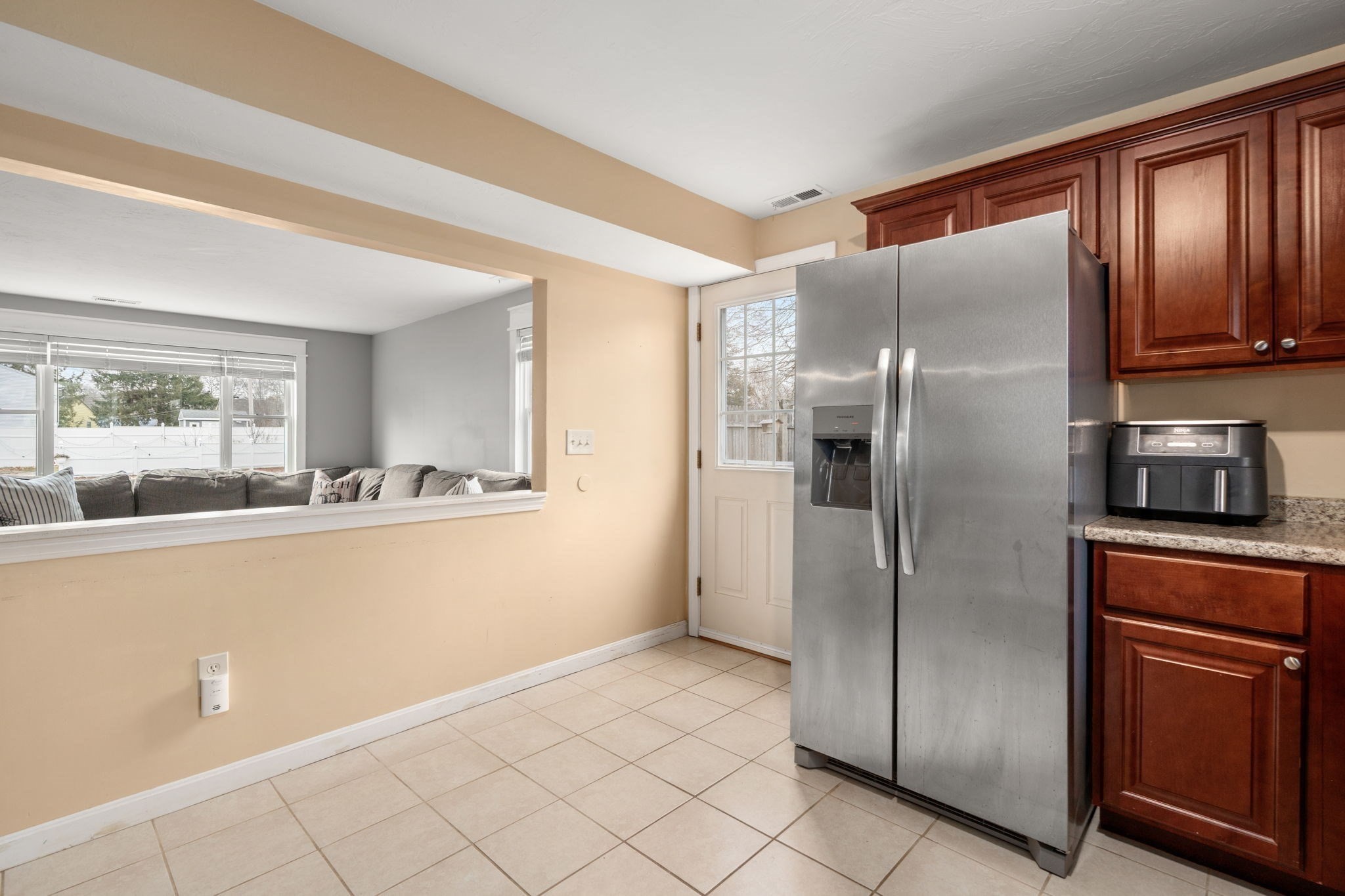 125 Saint Andre Dr, Uxbridge, MA 01569 - Image 2