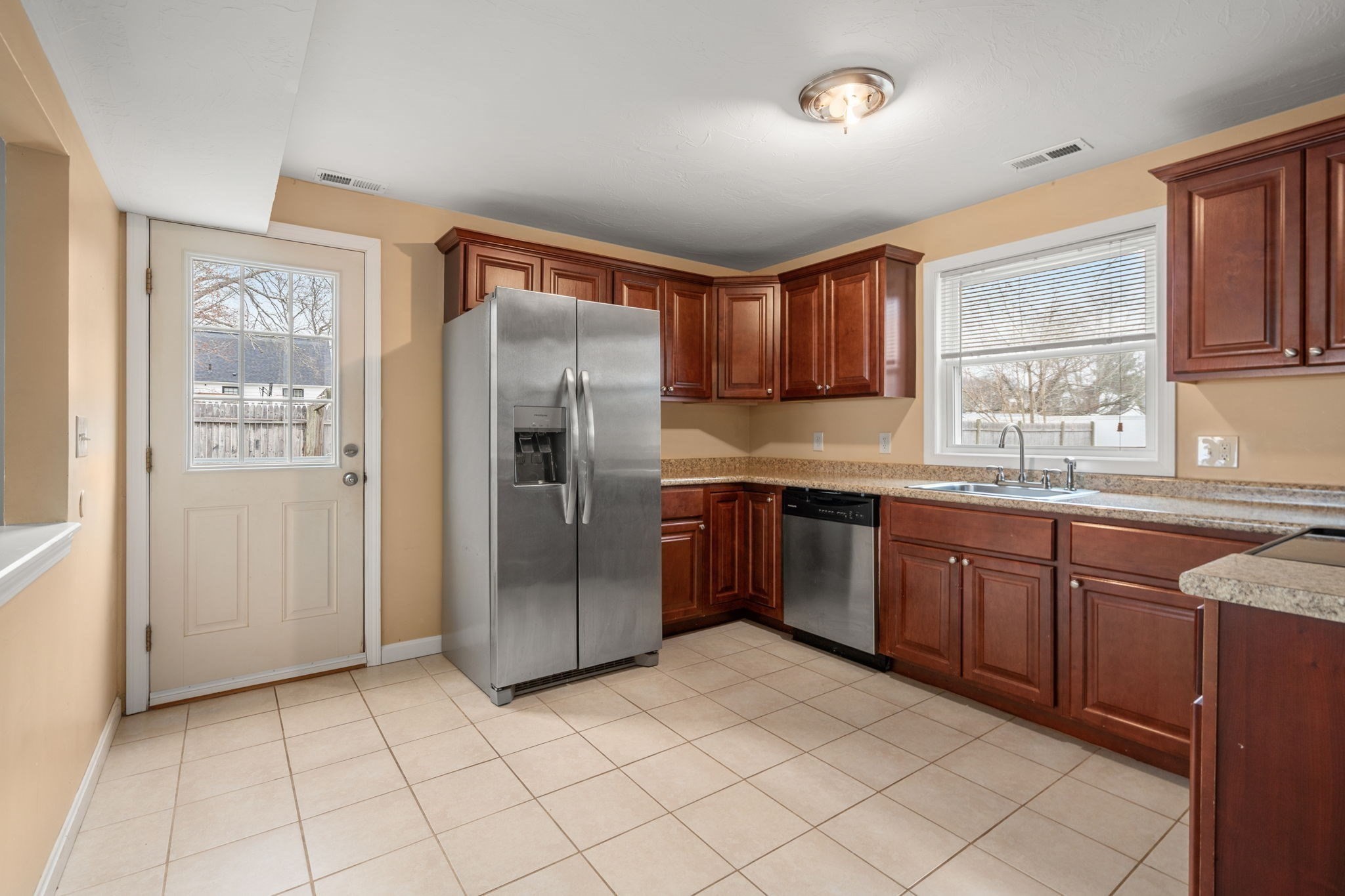 125 Saint Andre Dr, Uxbridge, MA 01569 - Image 3