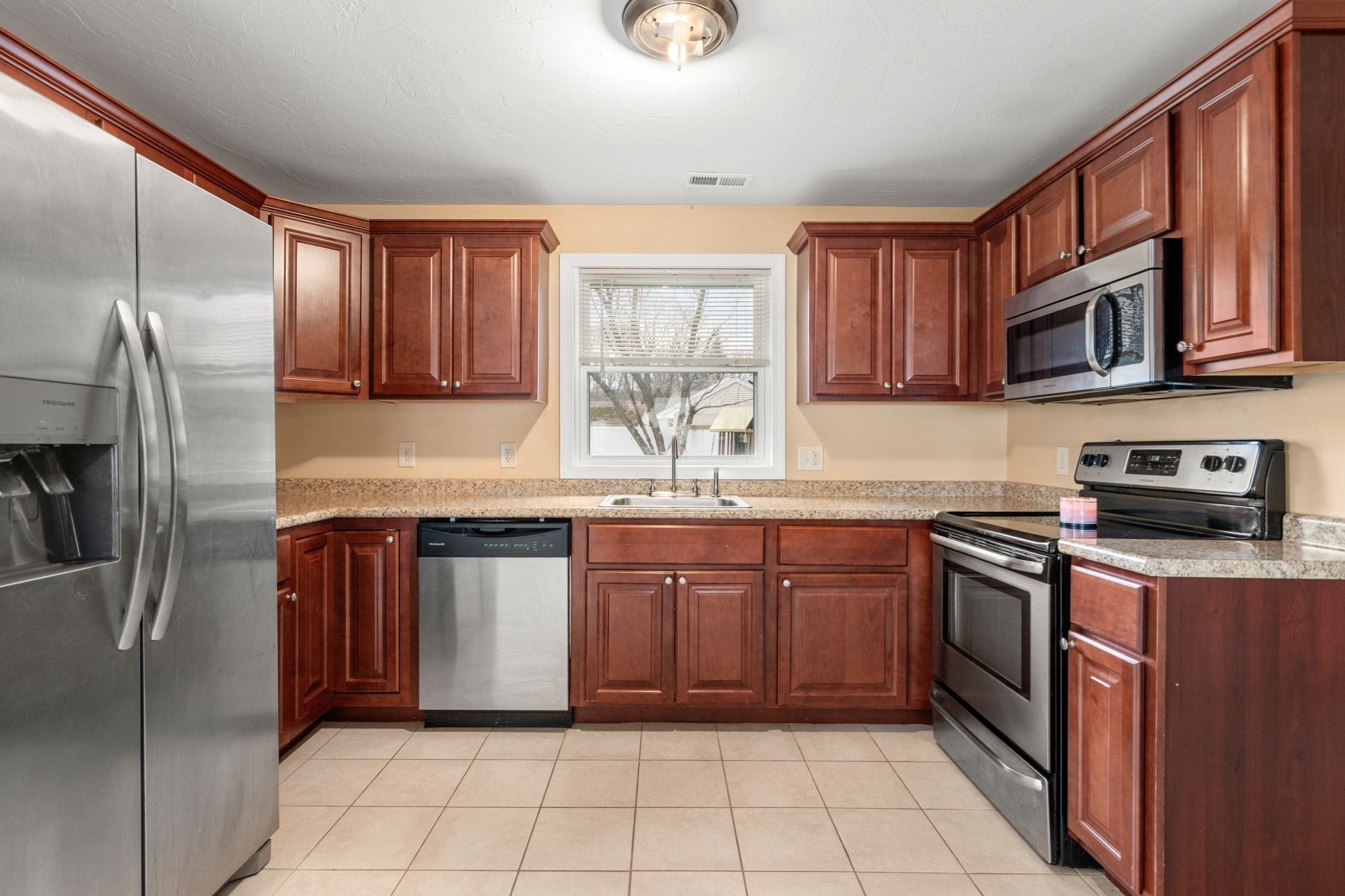 125 Saint Andre Dr, Uxbridge, MA 01569 - Image 4