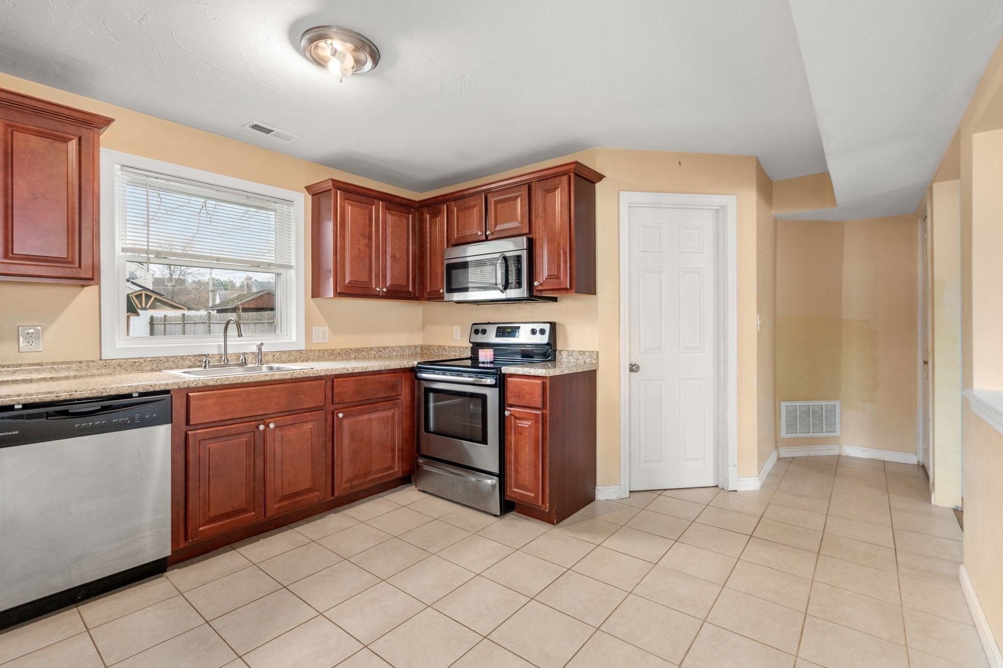 125 Saint Andre Dr, Uxbridge, MA 01569 - Image 5