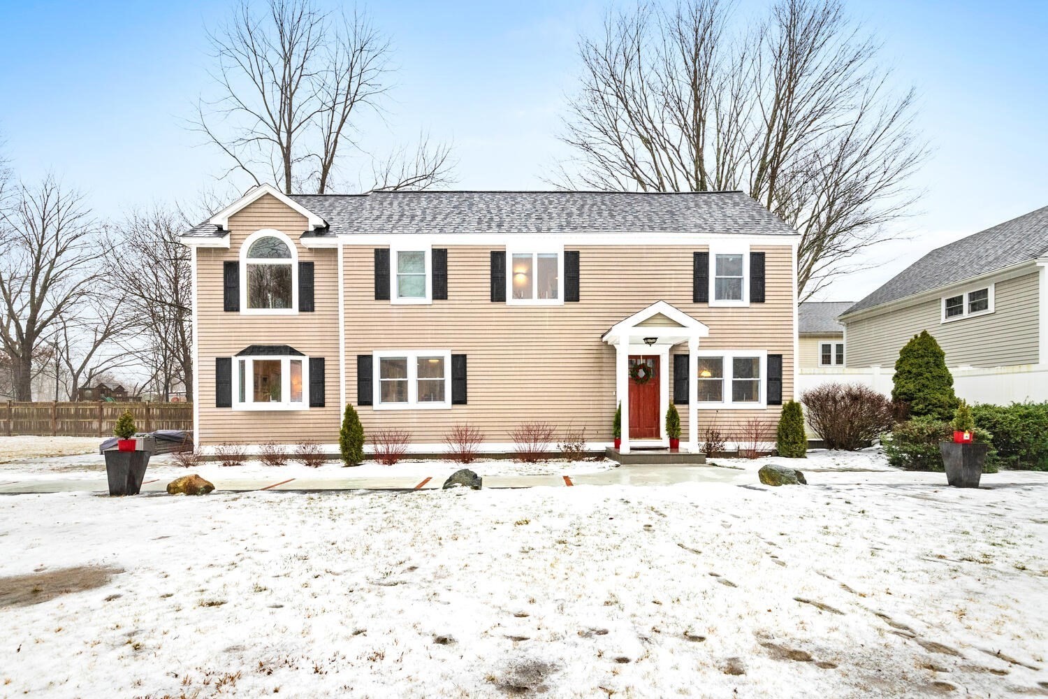 3 Summer St, Topsfield, MA 01983