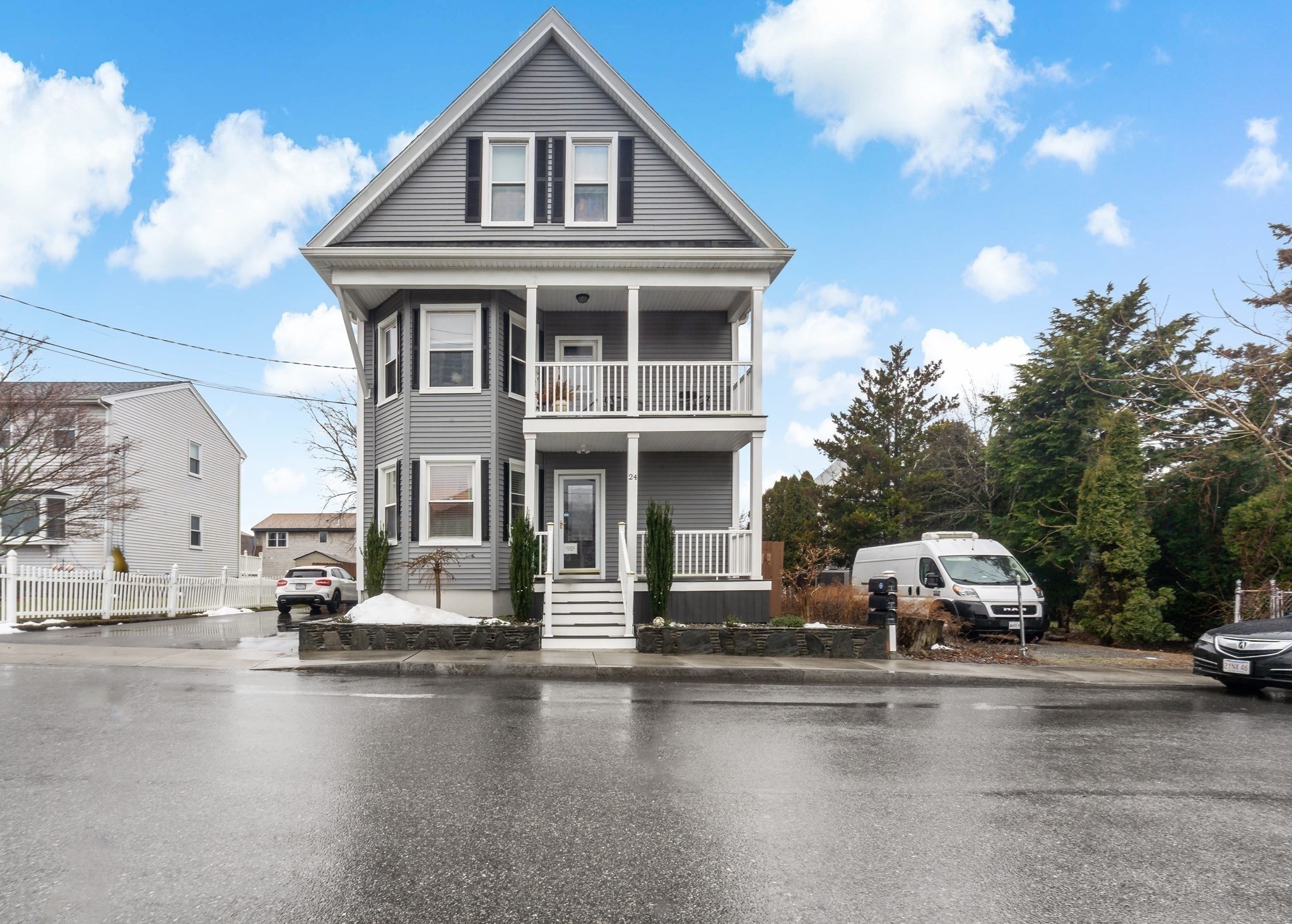 24 Potter St, Dartmouth, MA 02748