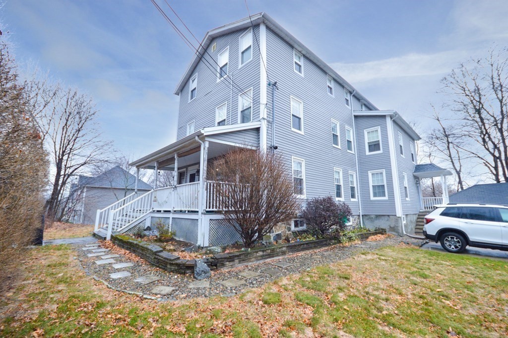 3 Hunnewell St, Melrose, MA 02176