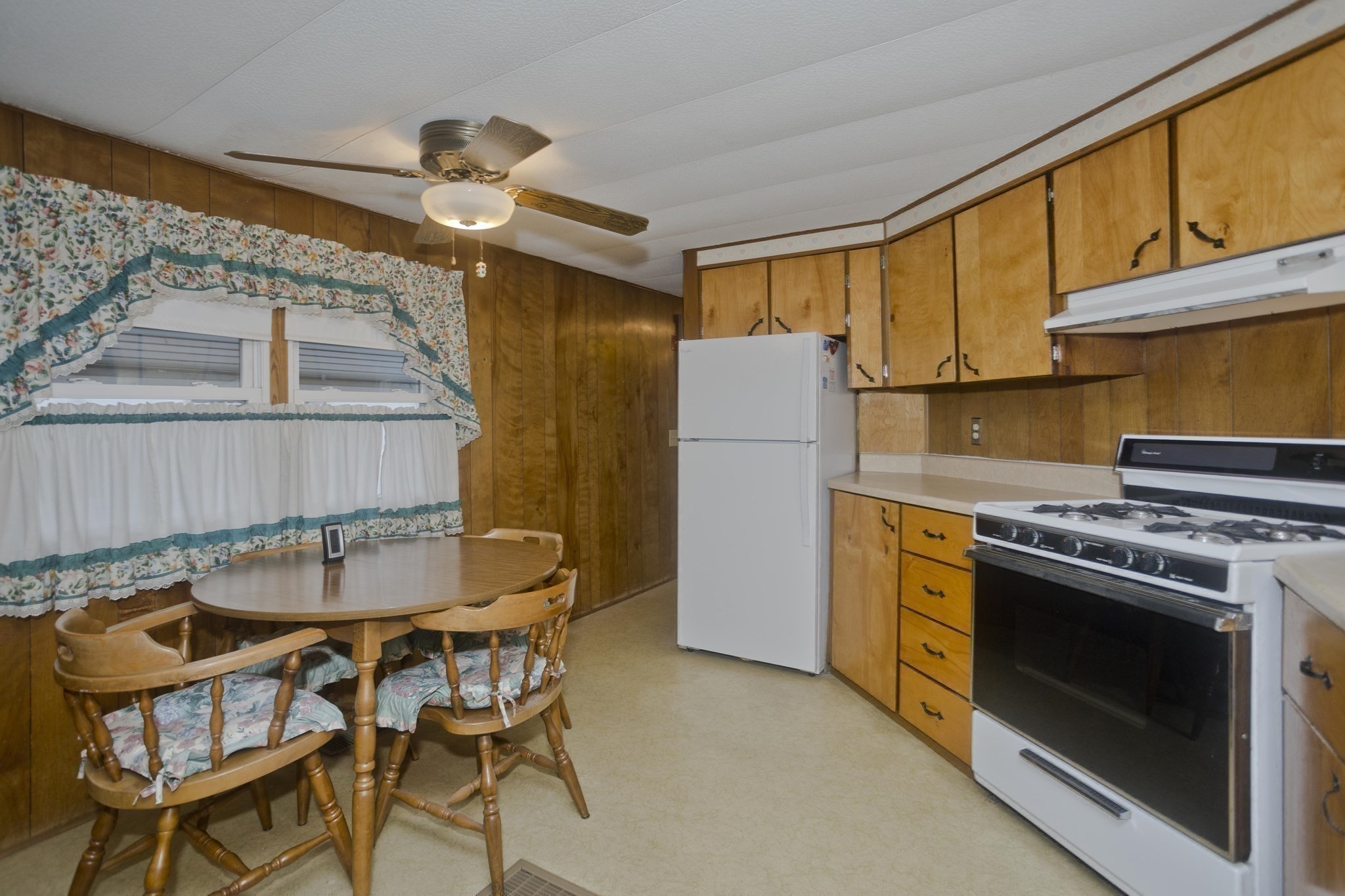 28 Mockingbird Dr, Chicopee, MA 01020 - Image 11