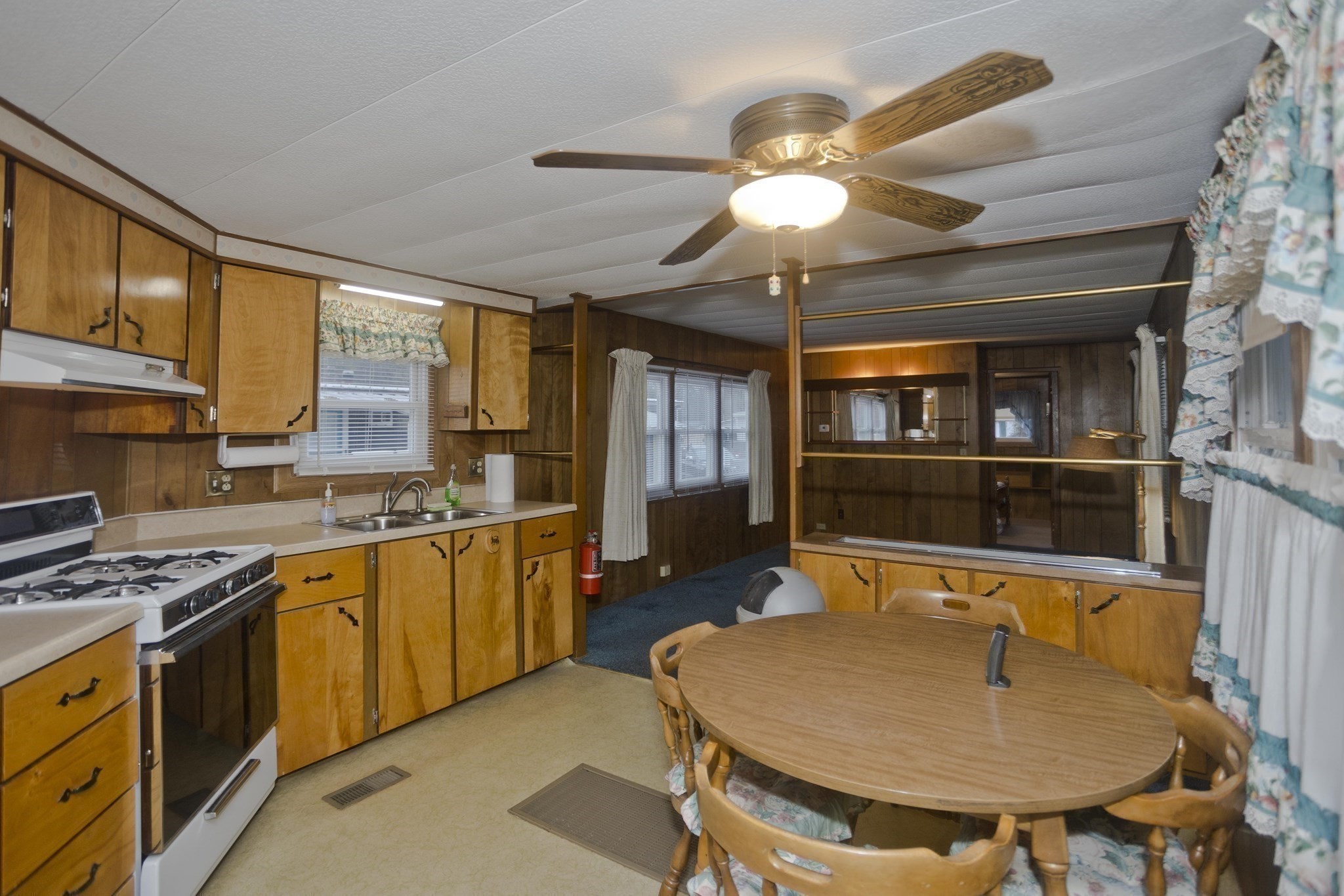 28 Mockingbird Dr, Chicopee, MA 01020 - Image 9