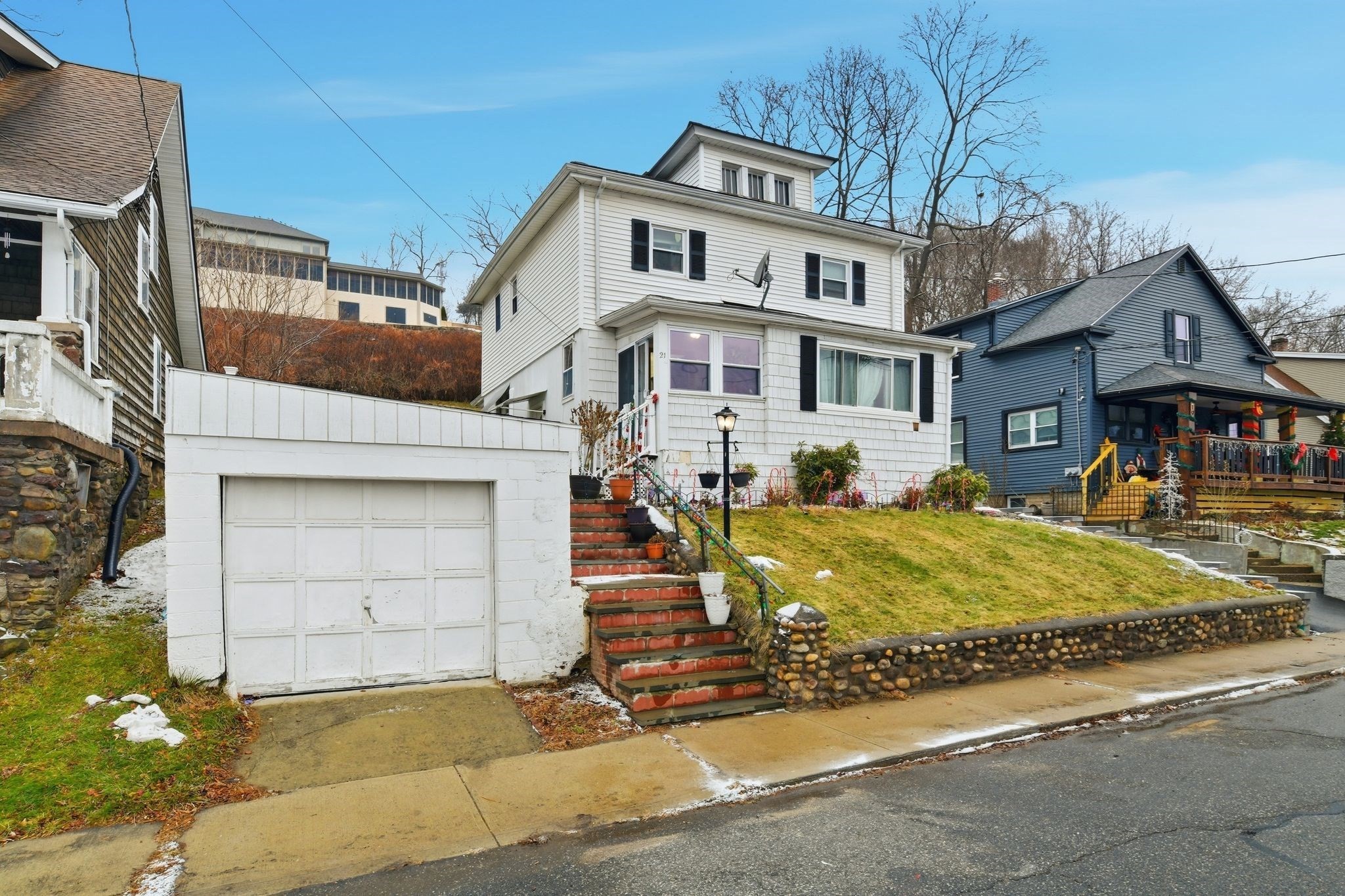 21 Francis Ave, Holyoke, MA 01040 - Image 2