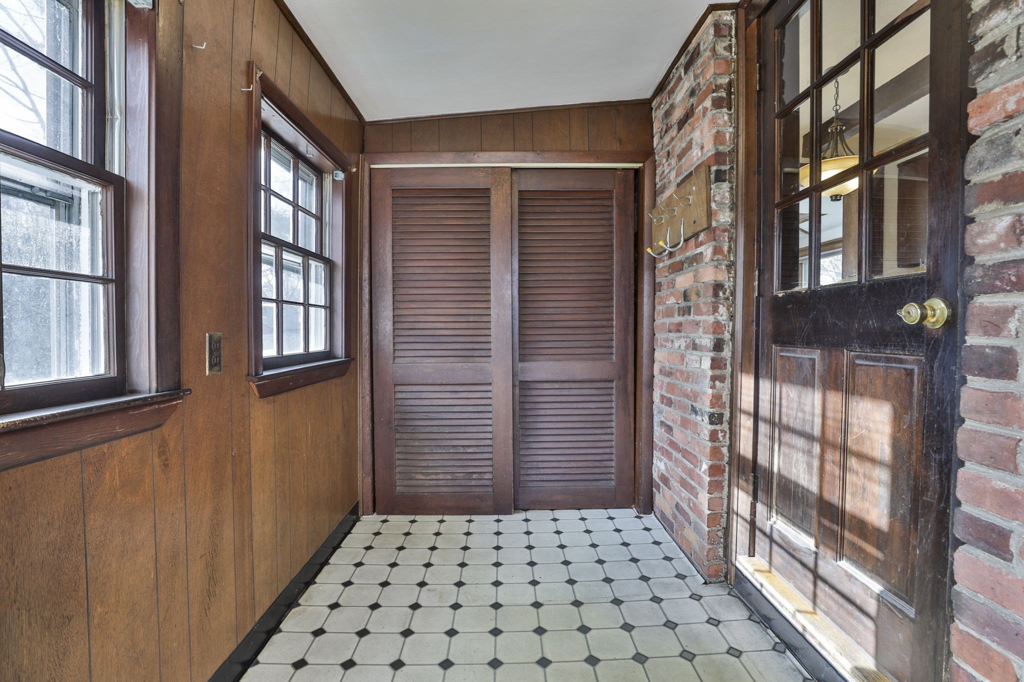 3 Veterans Ln, Stoneham, MA 02180 - Image 2