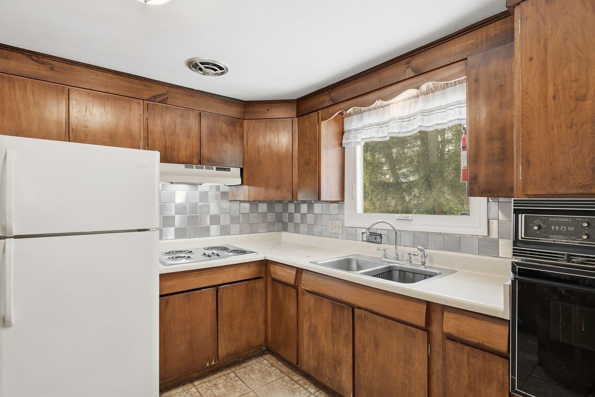 144 Almon Ave, West Springfield, MA 01089 - Image 13
