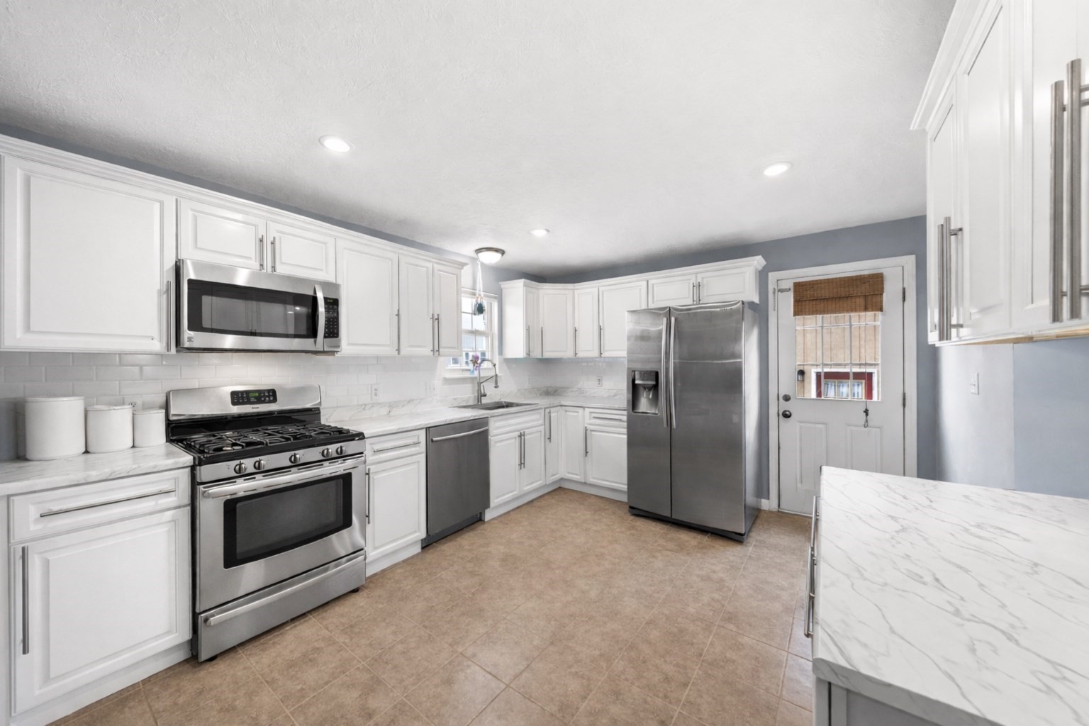 36 Azalea Ln Unit 36, Marlborough, MA 01752 - Image 9