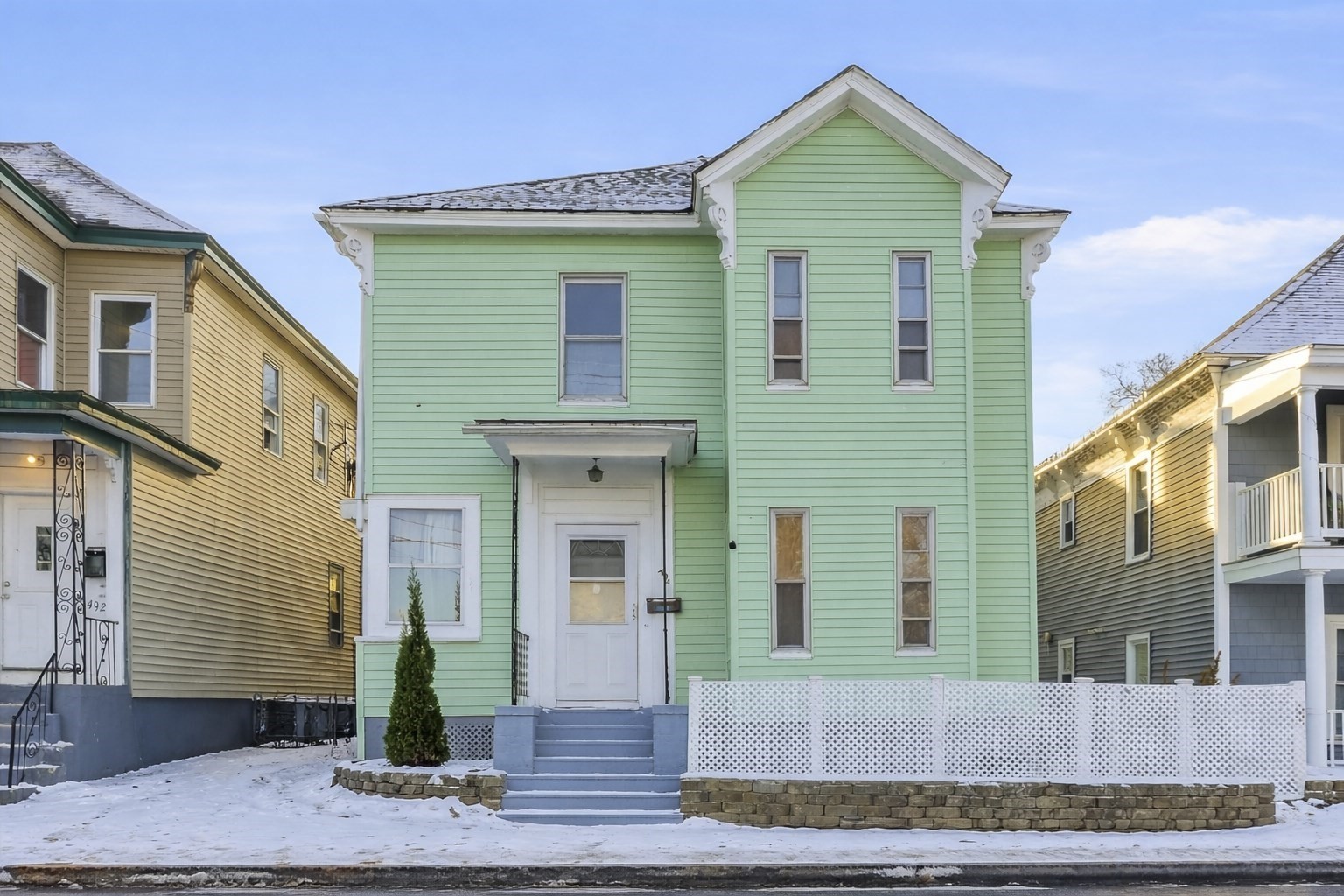 494 Fletcher St, Lowell, MA 01854