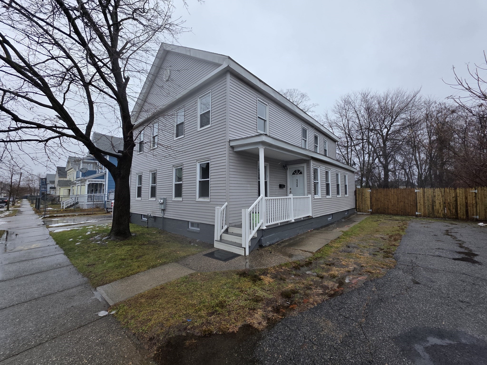 113 Cedar St, Springfield, MA 01105