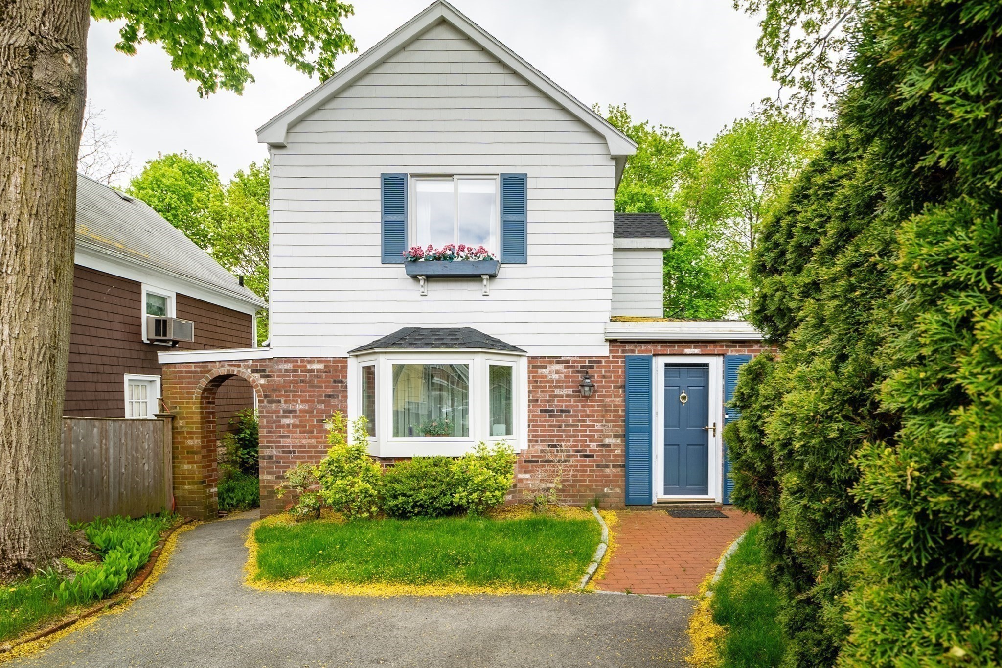 23 Lovett St, Beverly, MA 01915 - Image 2