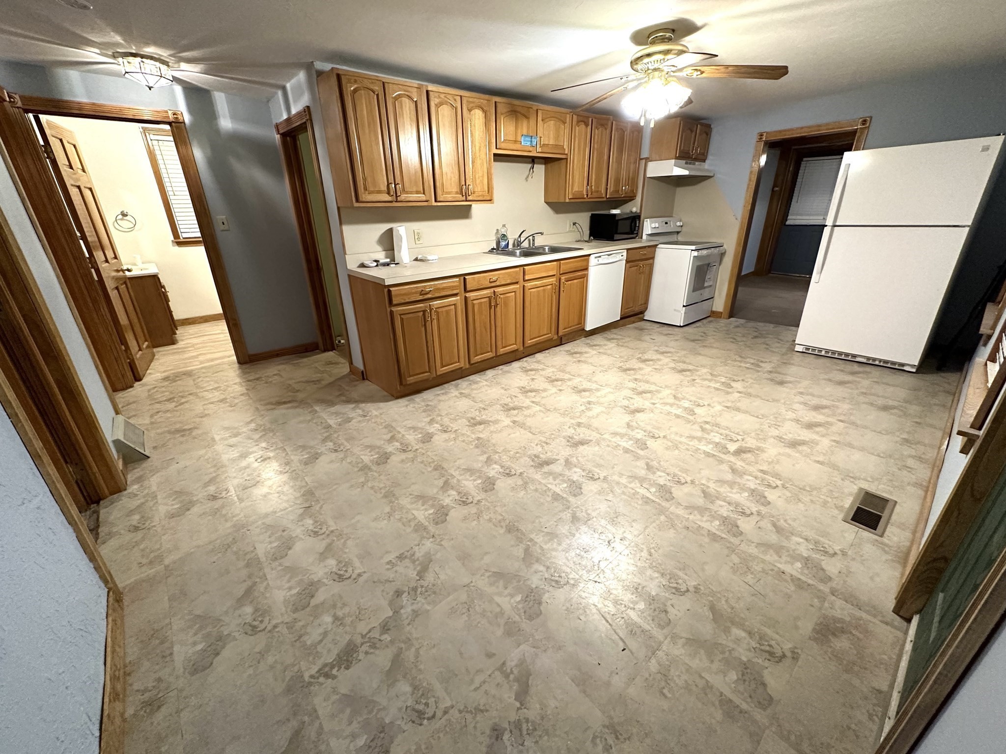 29 Fiske, Southbridge, MA 01550 - Image 8