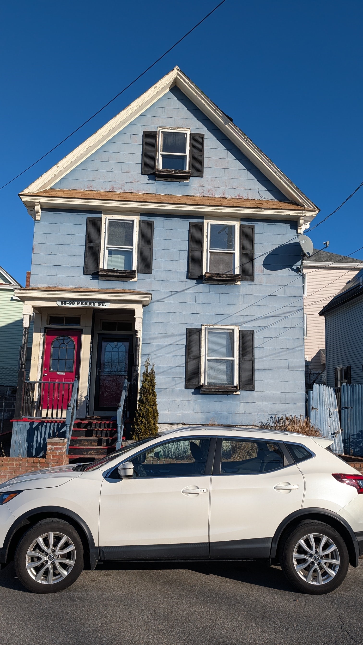 88 Perry Street, Lowell, MA 01852