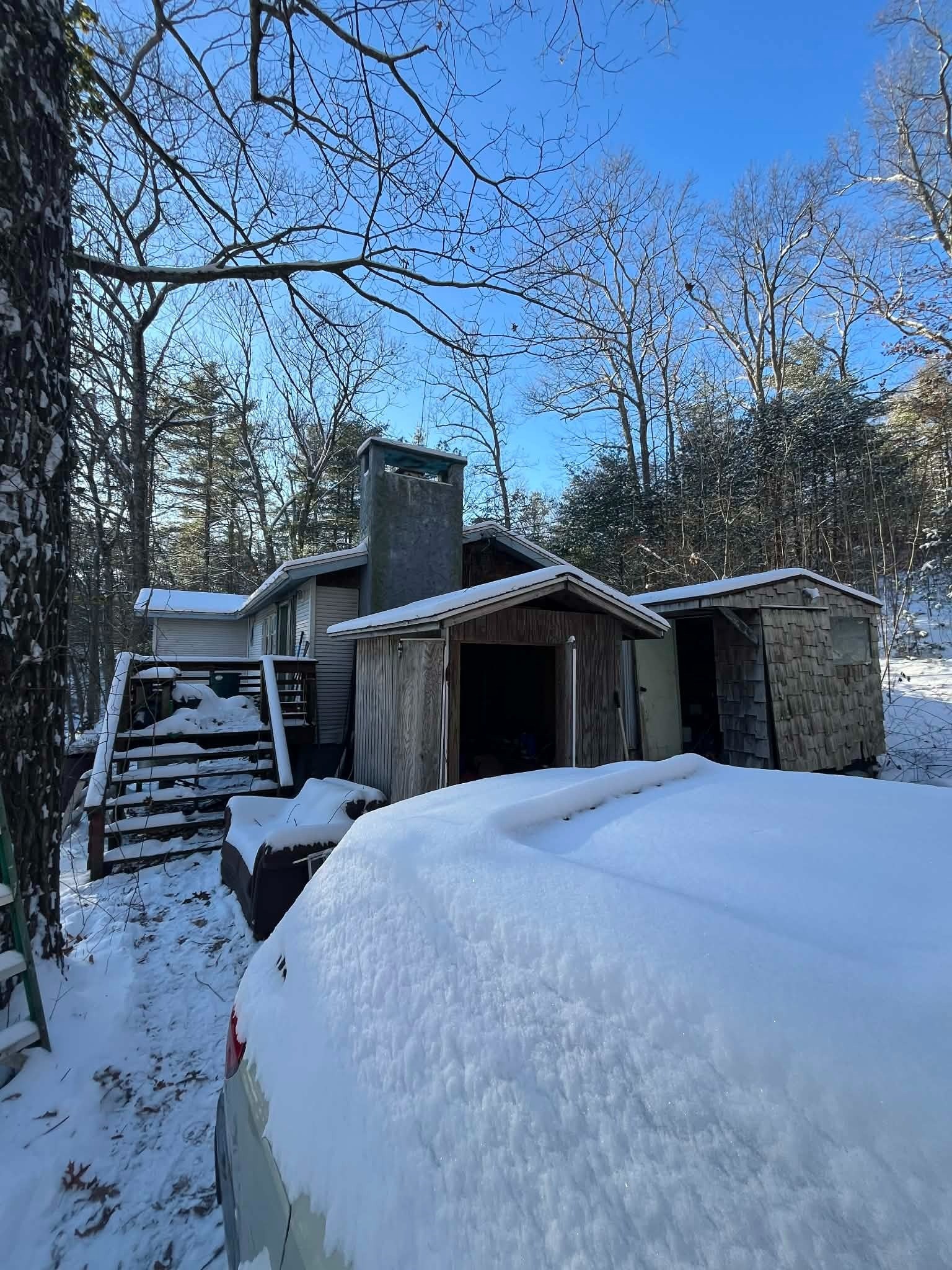 207 Shoreline Dr, West Brookfield, MA 01585