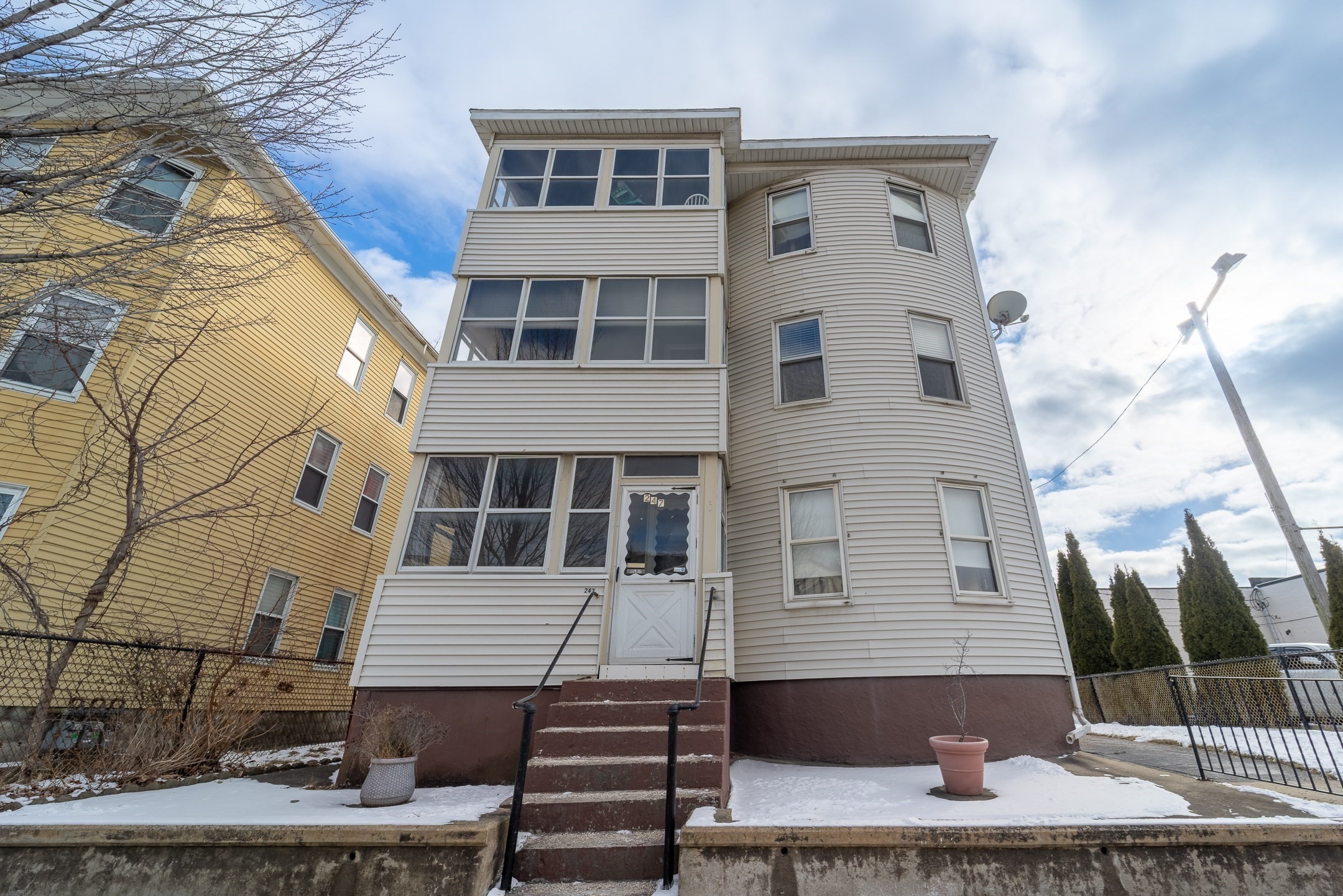 247 Shrewsbury St, Worcester, MA 01604
