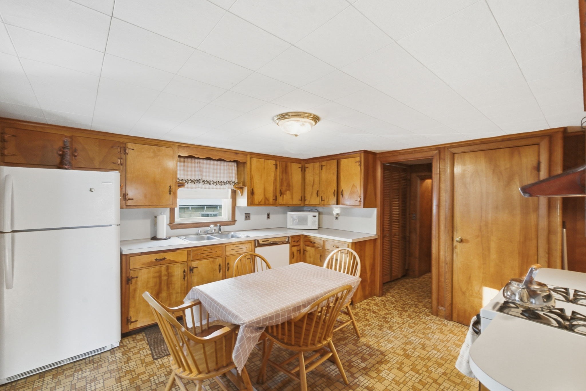 21 Eastern Avenue, Woburn, MA 01801 - Image 2