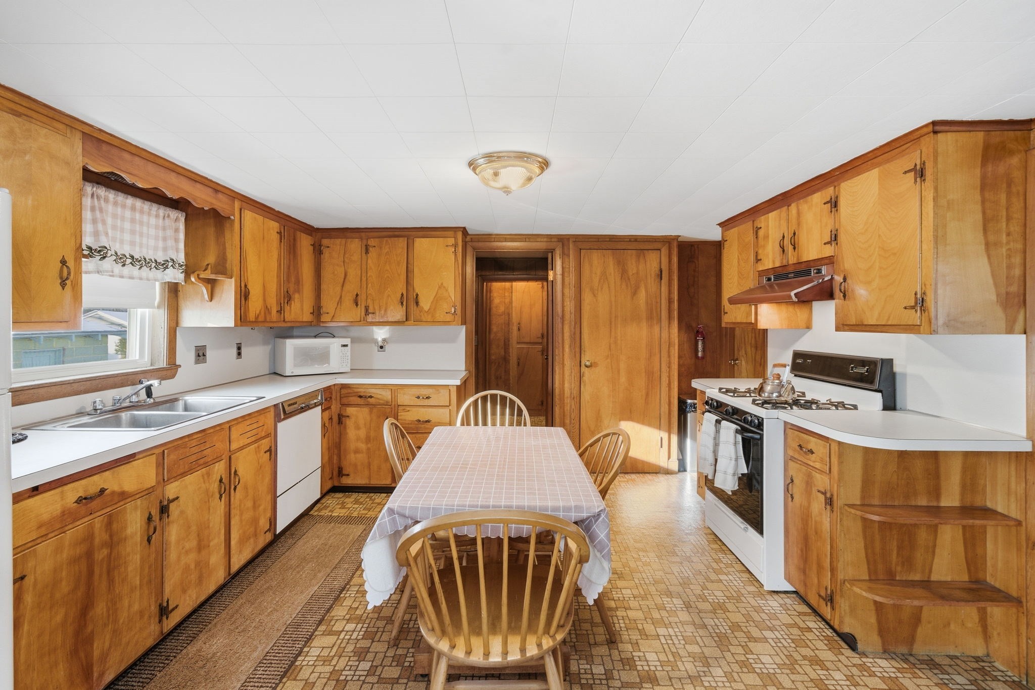 21 Eastern Avenue, Woburn, MA 01801 - Image 3