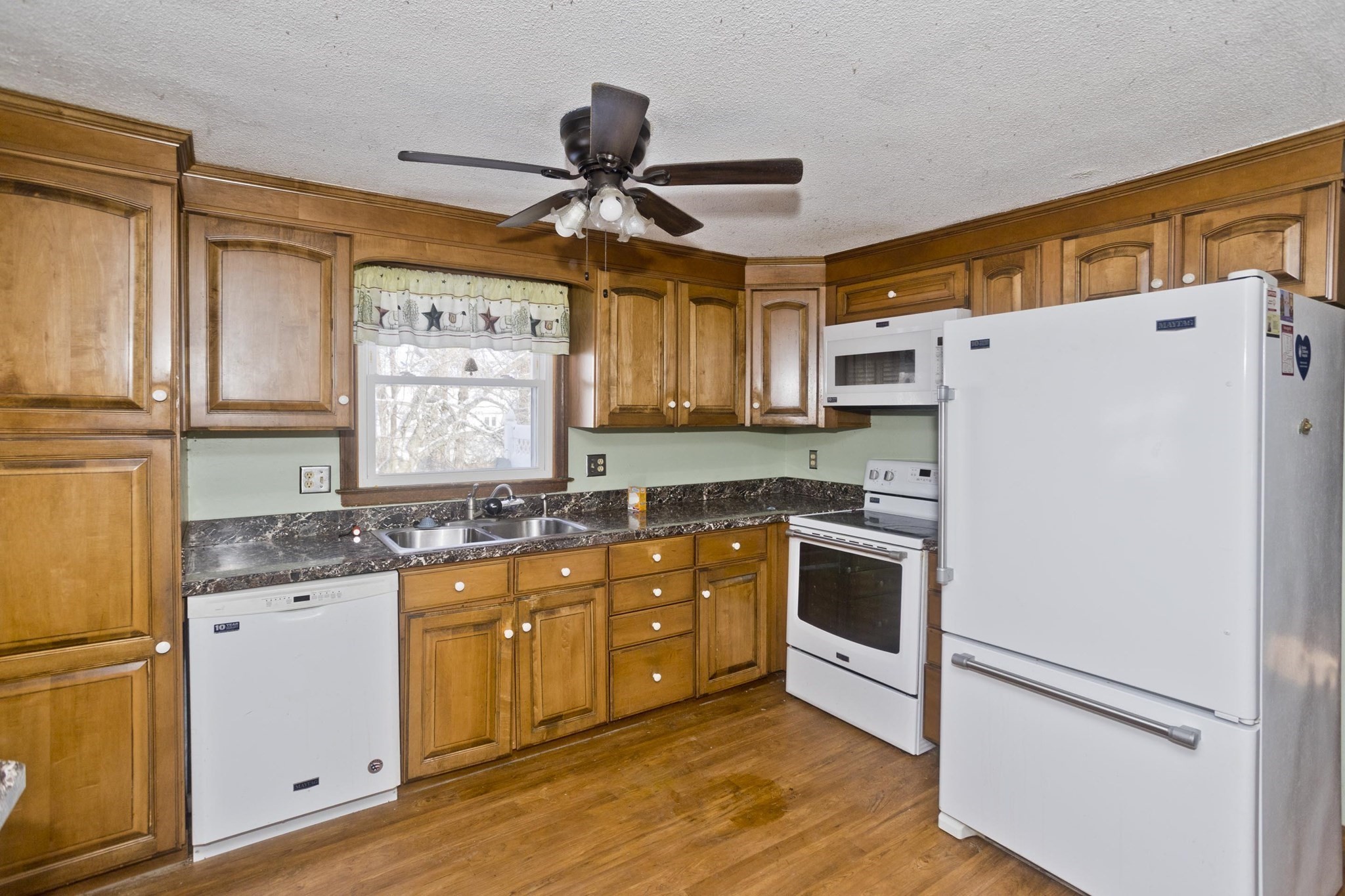 46 Maplewood Avenue, Chicopee, MA 01013 - Image 9