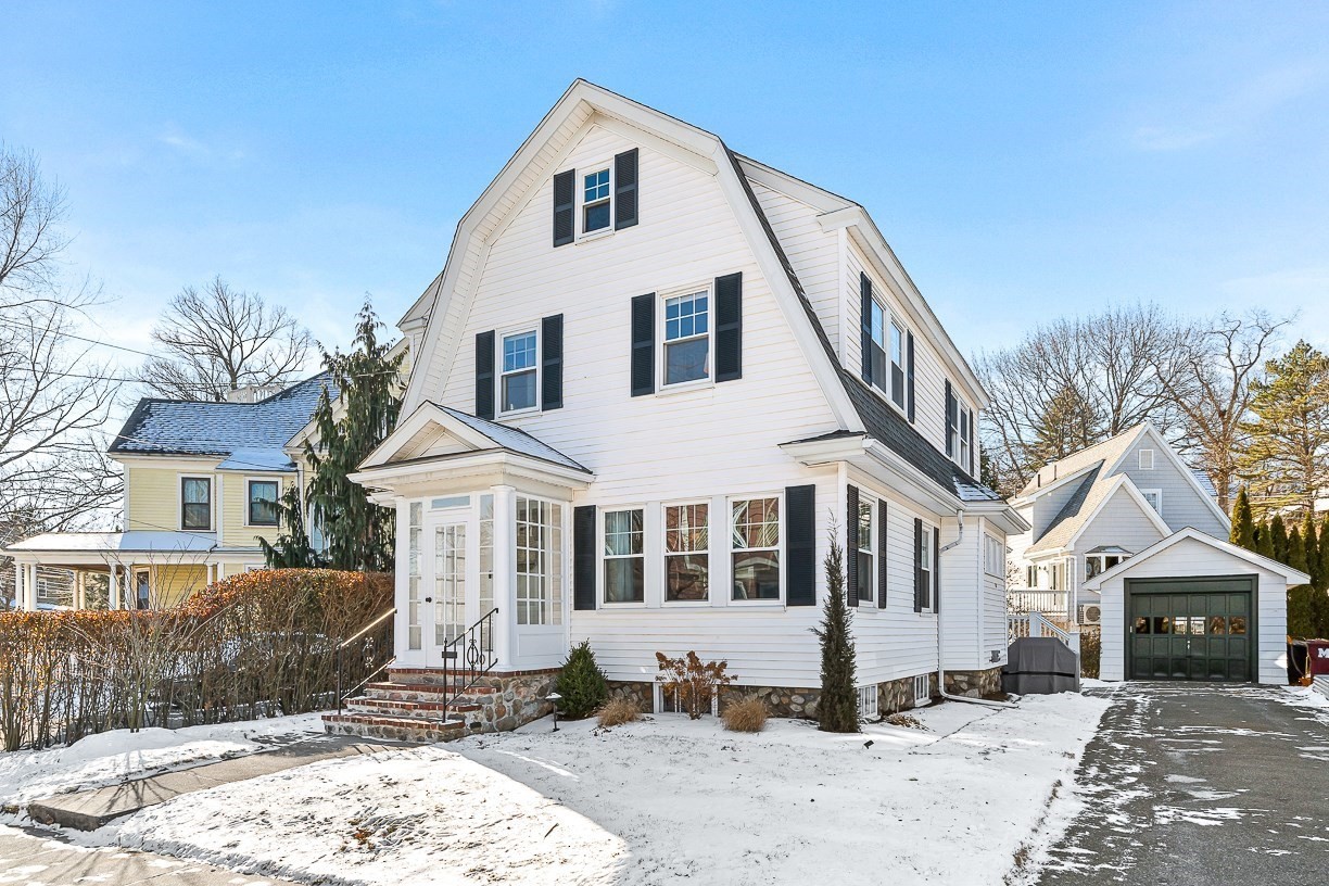 10 Hesseltine Avenue, Melrose, MA 02176