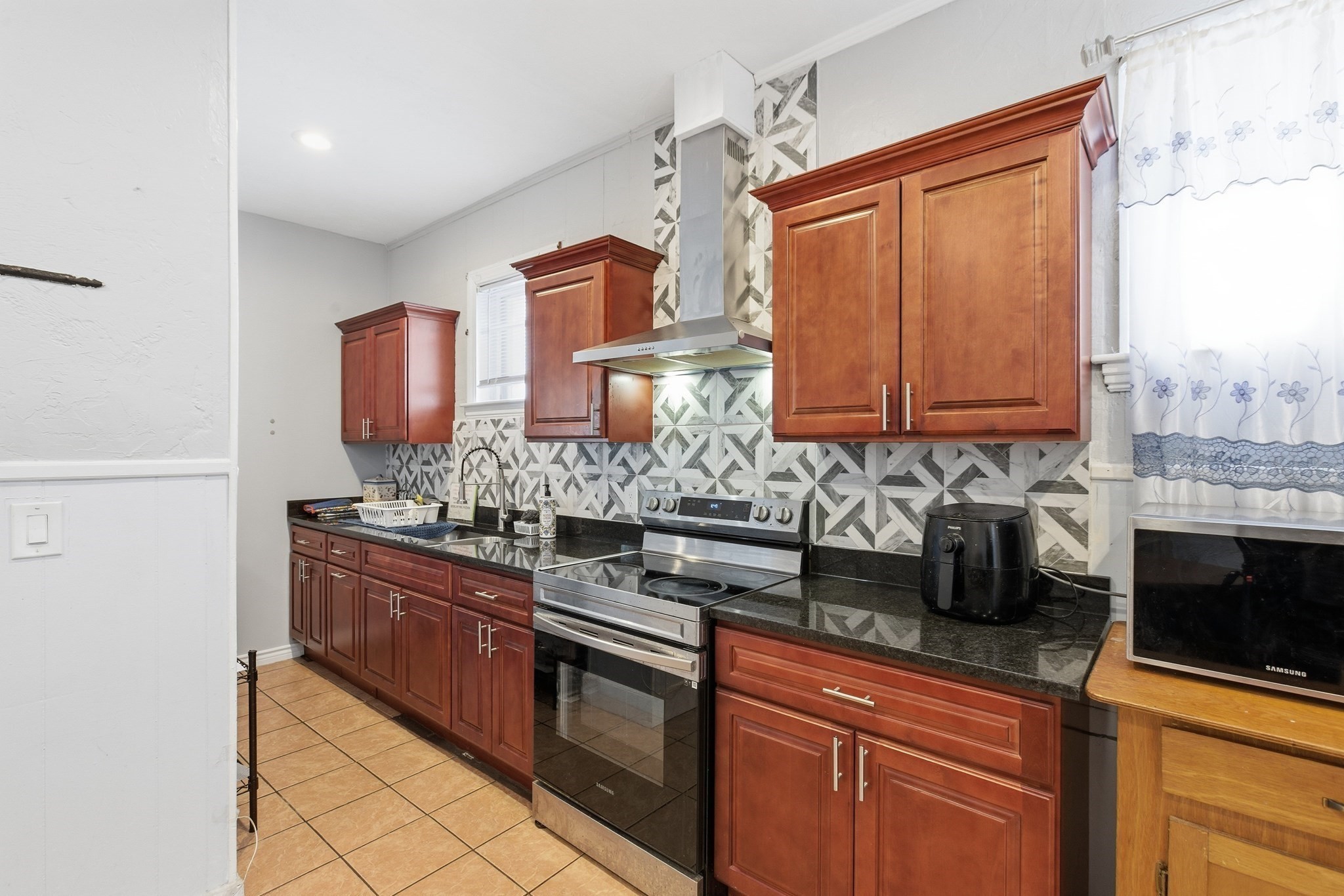 35 Algonquin St, Dorchester, Boston, MA 02124 - Image 10