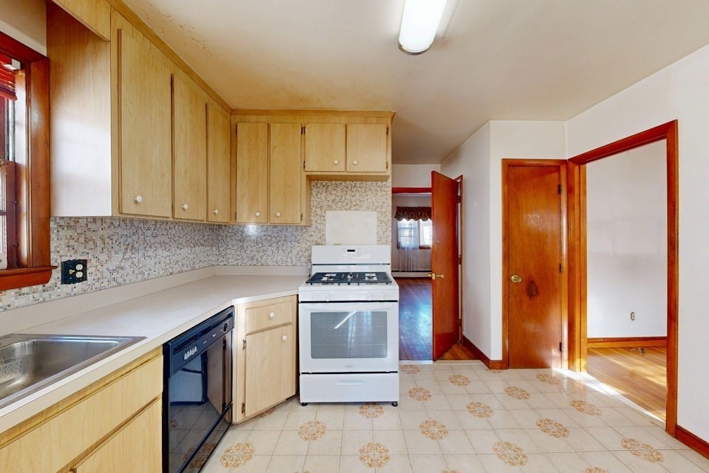 61 Fawndale Rd, Roslindale, Boston, MA 02131 - Image 8