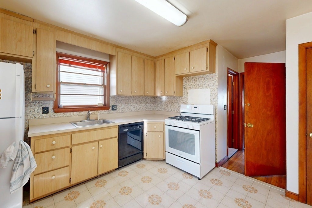 61 Fawndale Rd, Roslindale, Boston, MA 02131 - Image 10