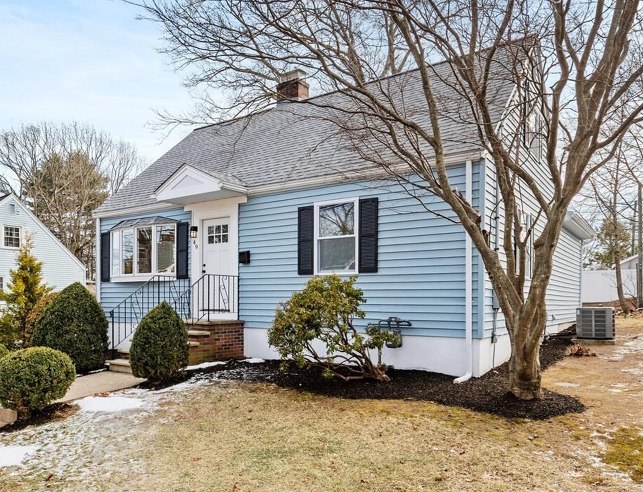 49 Butler Ave, Stoneham, MA 02180