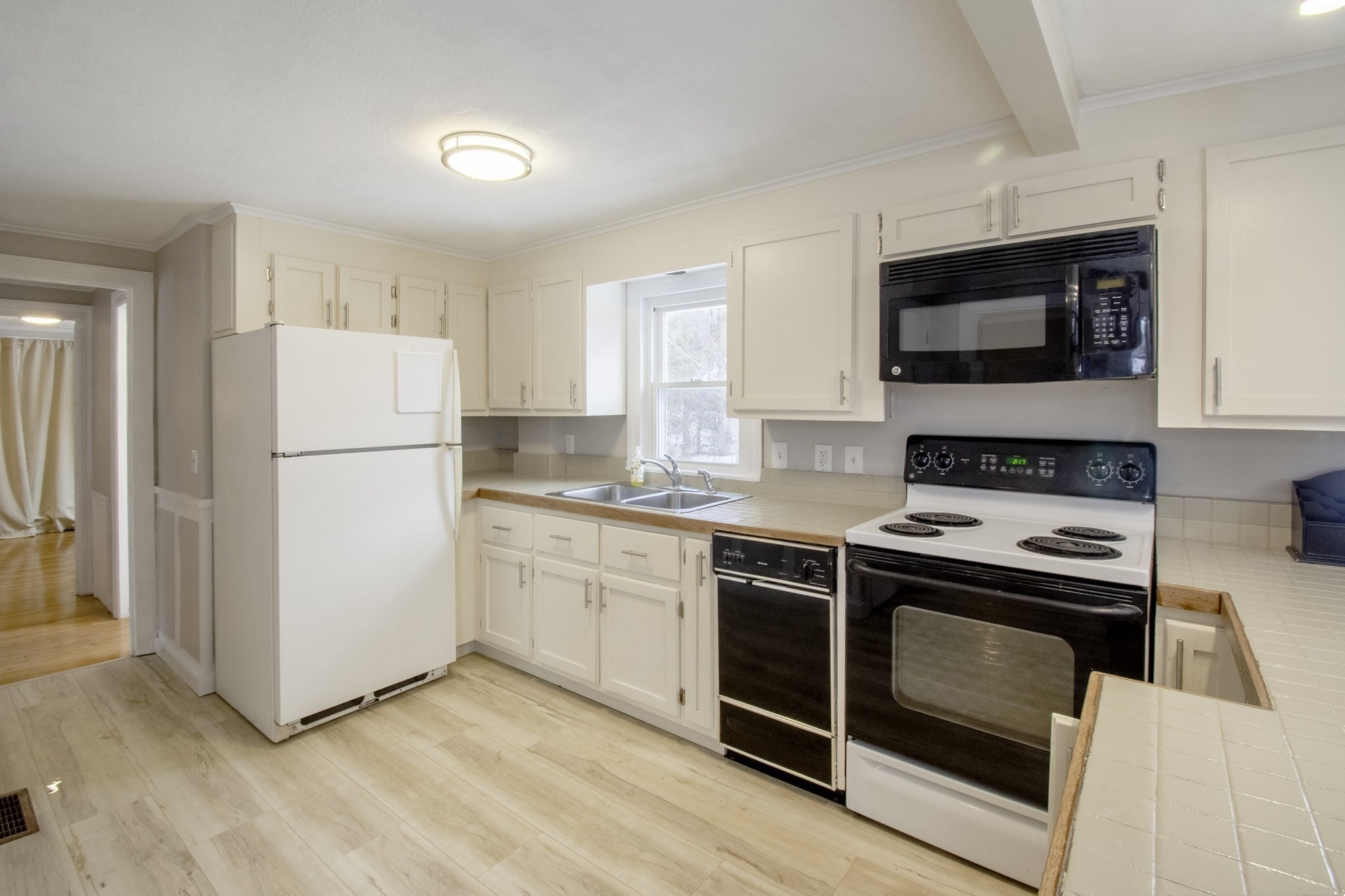 208 Westwood Ave, East Longmeadow, MA 01028 - Image 9