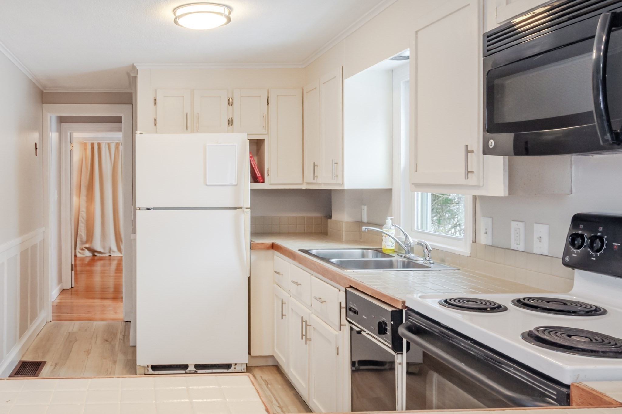 208 Westwood Ave, East Longmeadow, MA 01028 - Image 10