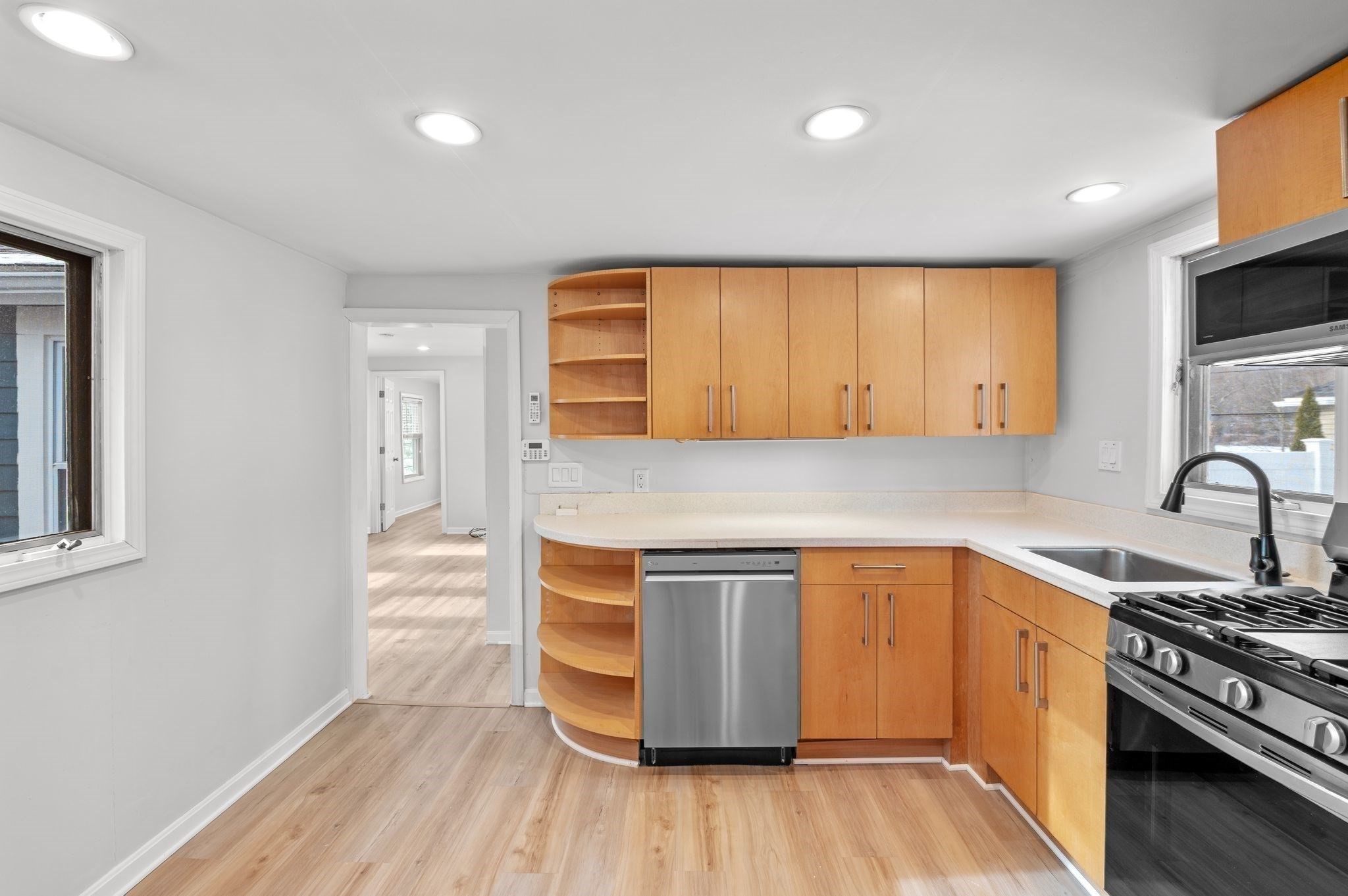 93 Sweetwater St, Saugus, MA 01906 - Image 9