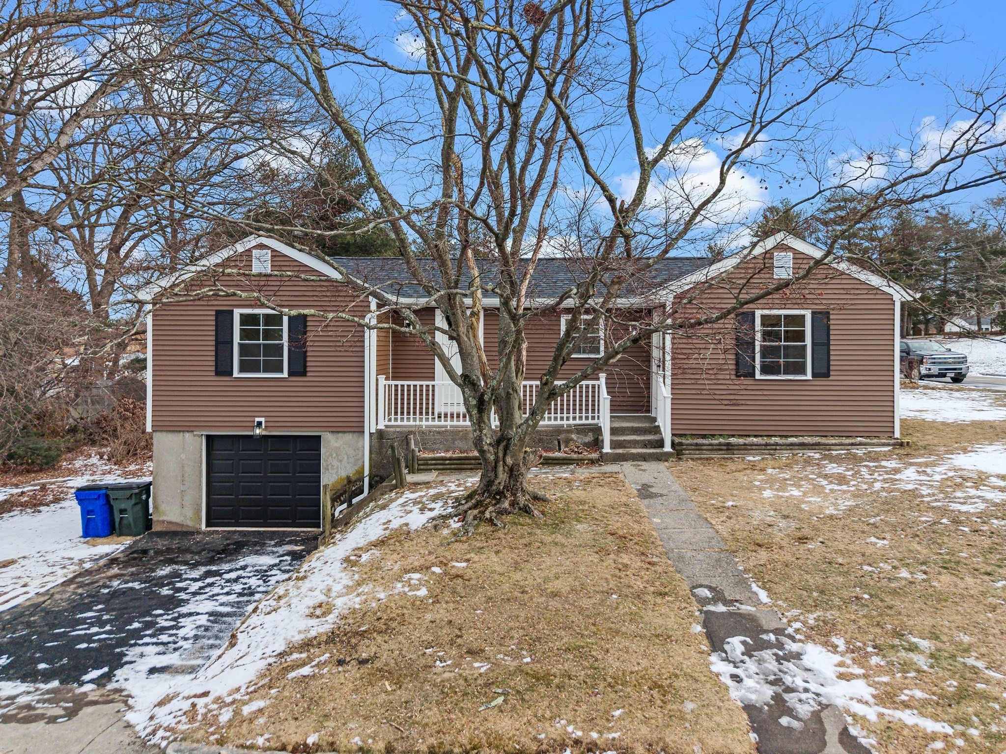 225 Rich St, Fall River, MA 02720