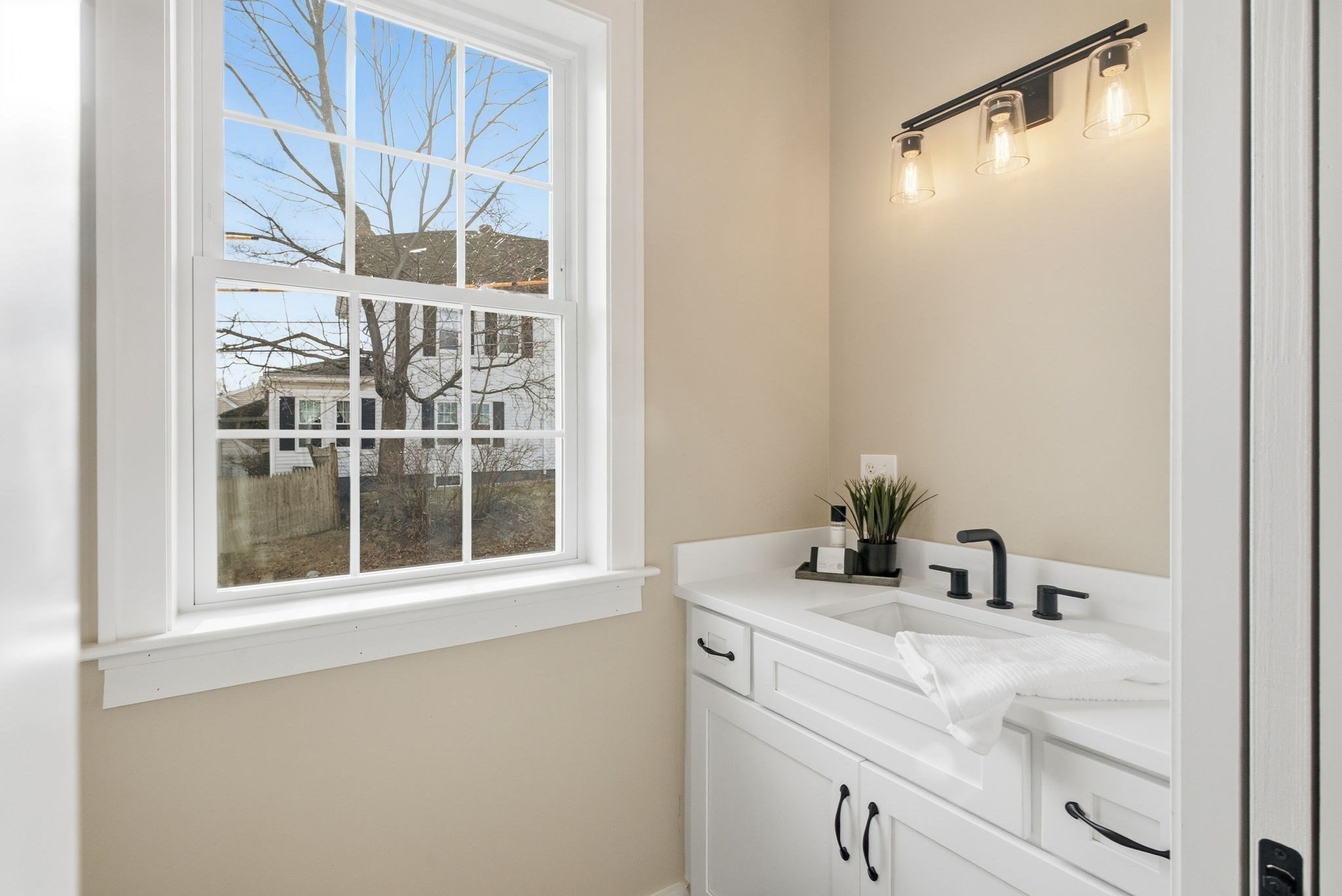 28 Arlington St, Woburn, MA 01801 - Image 12