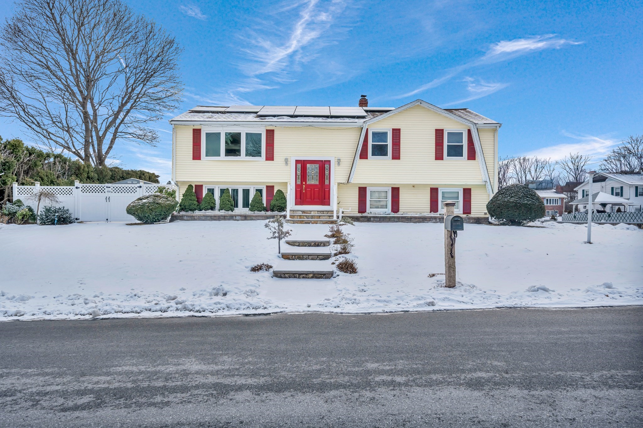 14 Magna Rd, Methuen, MA 01844