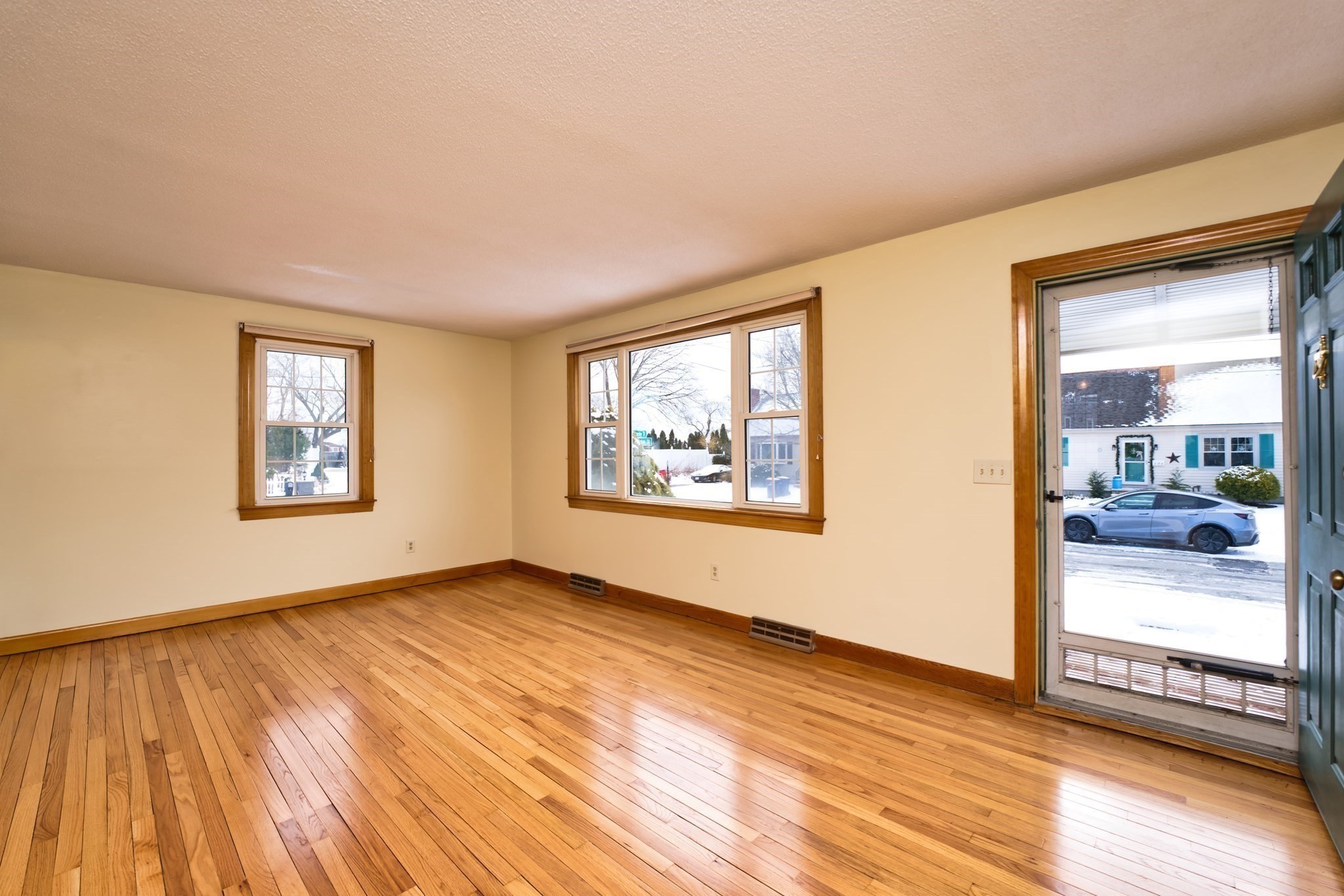 303 Cummington St, New Bedford, MA 02745 - Image 2