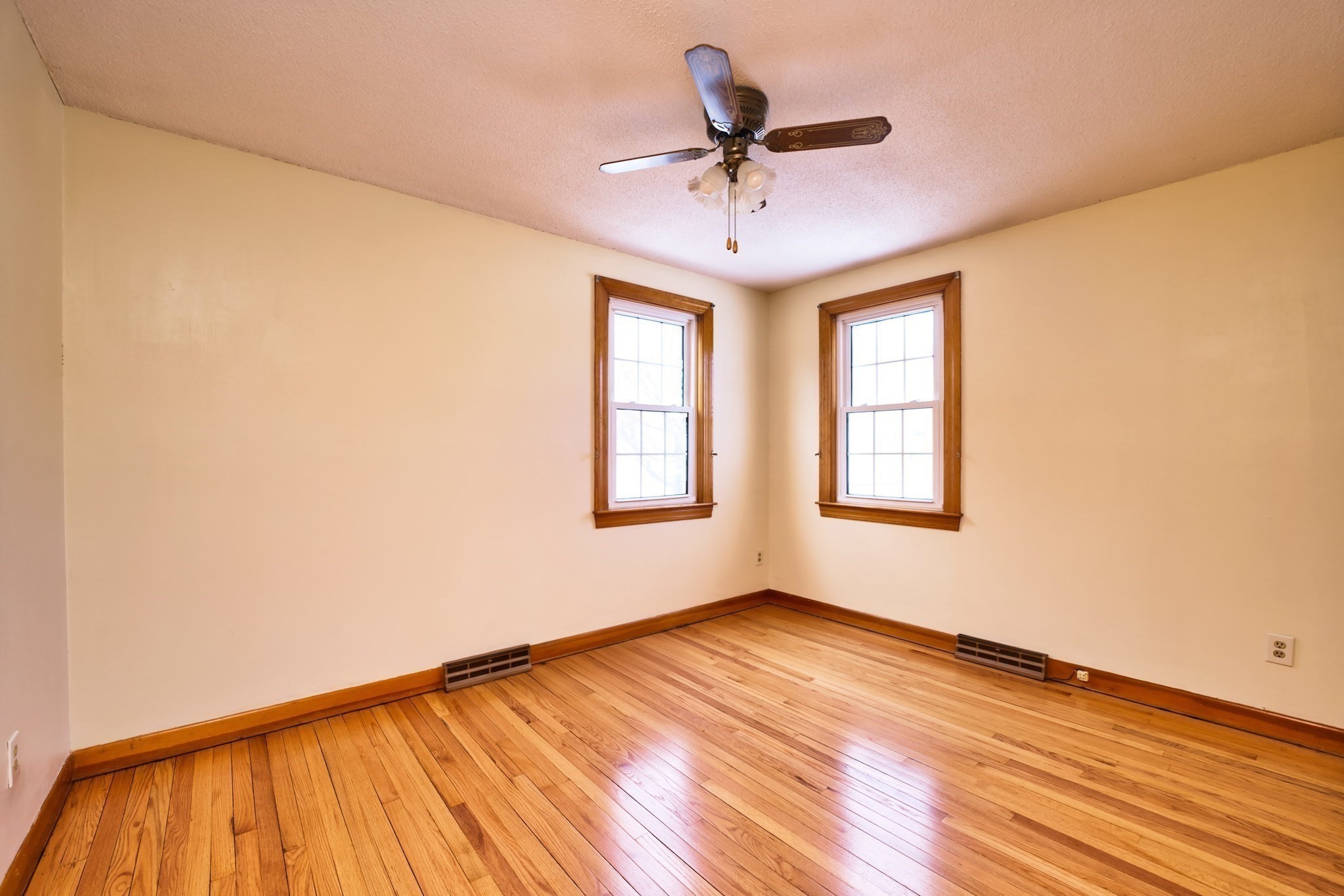 303 Cummington St, New Bedford, MA 02745 - Image 16