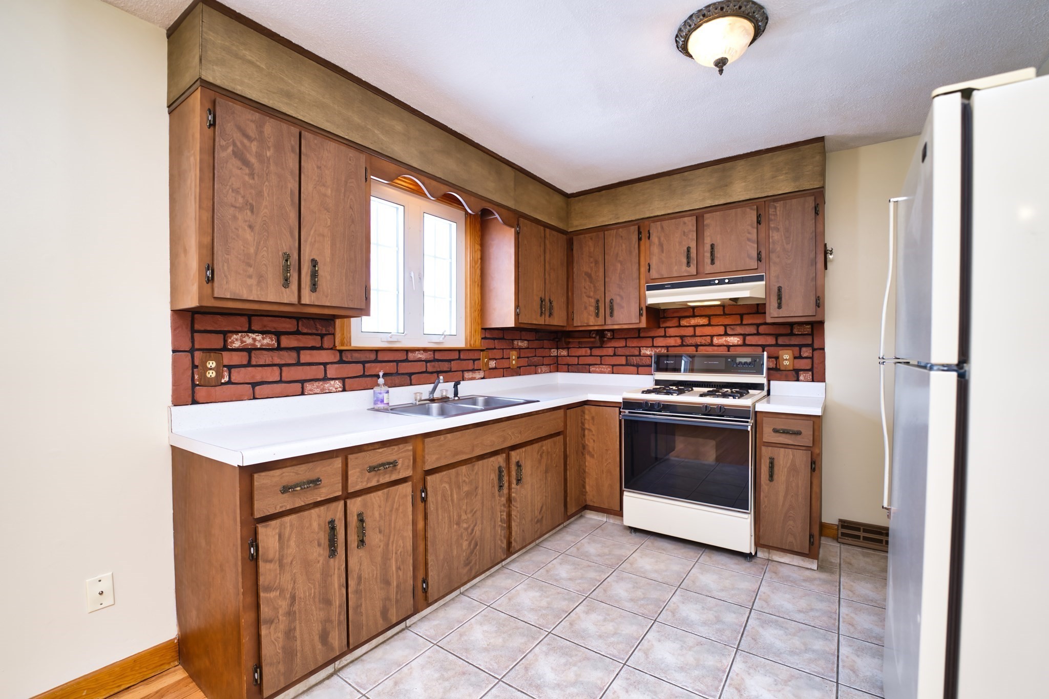 303 Cummington St, New Bedford, MA 02745 - Image 6