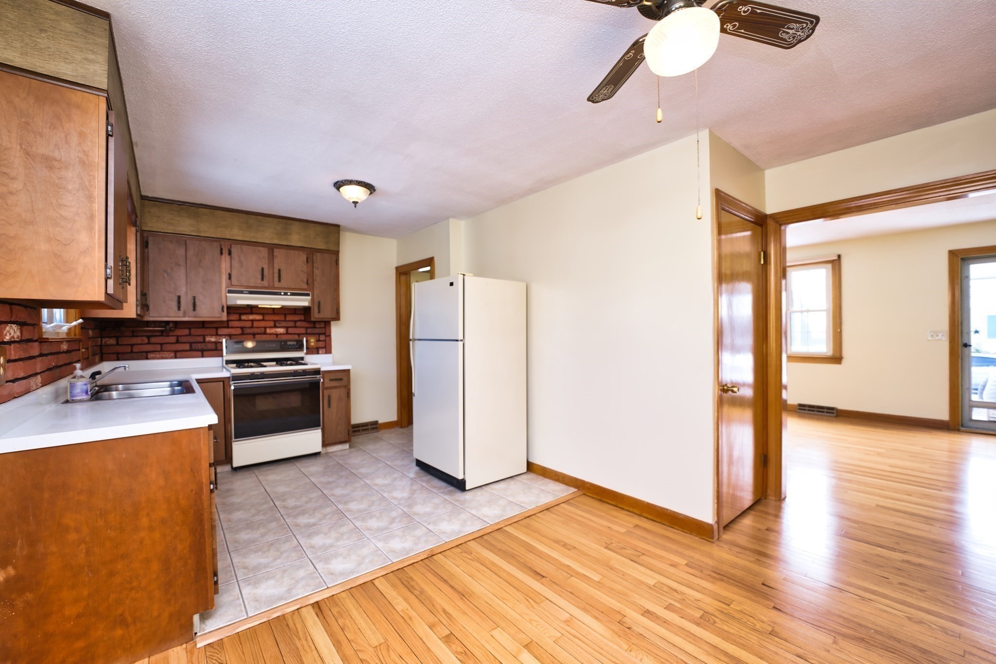 303 Cummington St, New Bedford, MA 02745 - Image 8