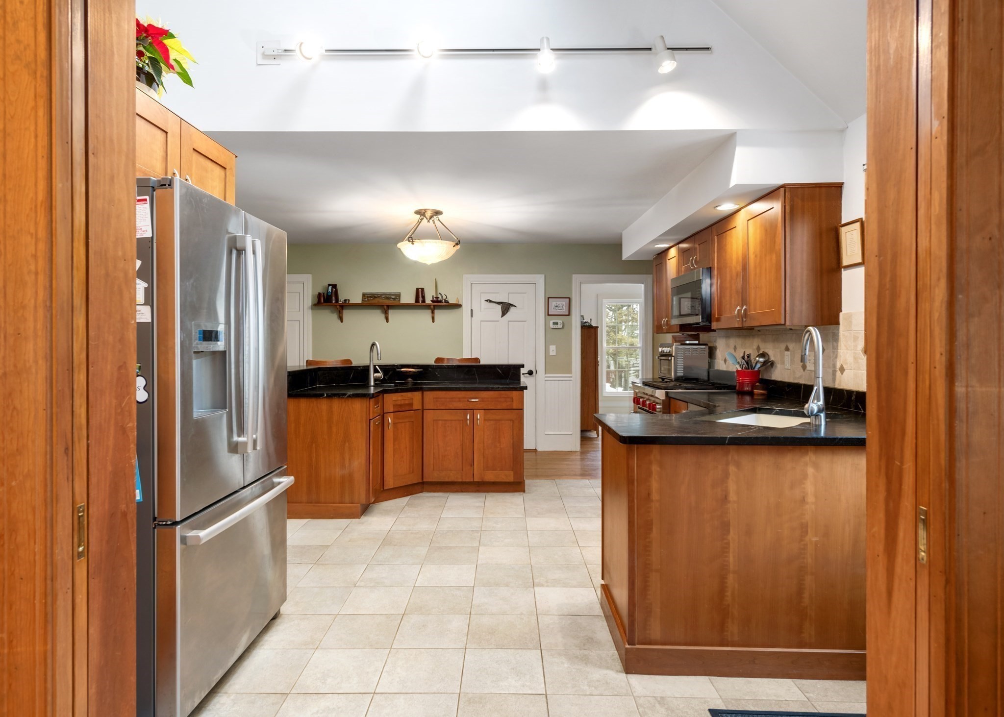 692 Elm St, Somerset, MA 02726 - Image 11