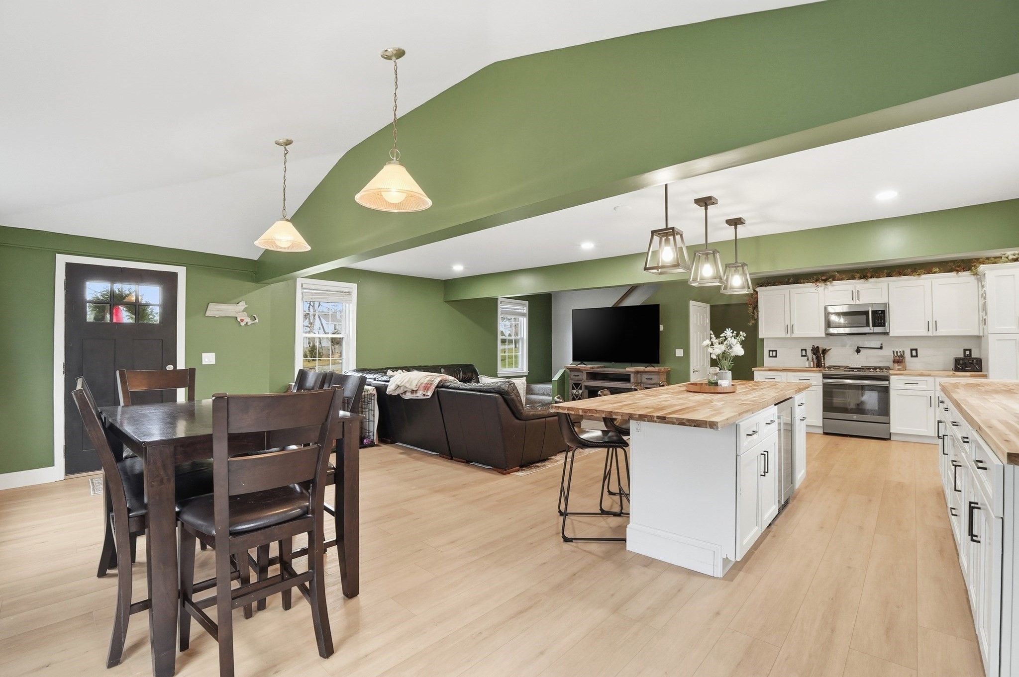 98 Cliffe Ave, Swansea, MA 02777 - Image 2