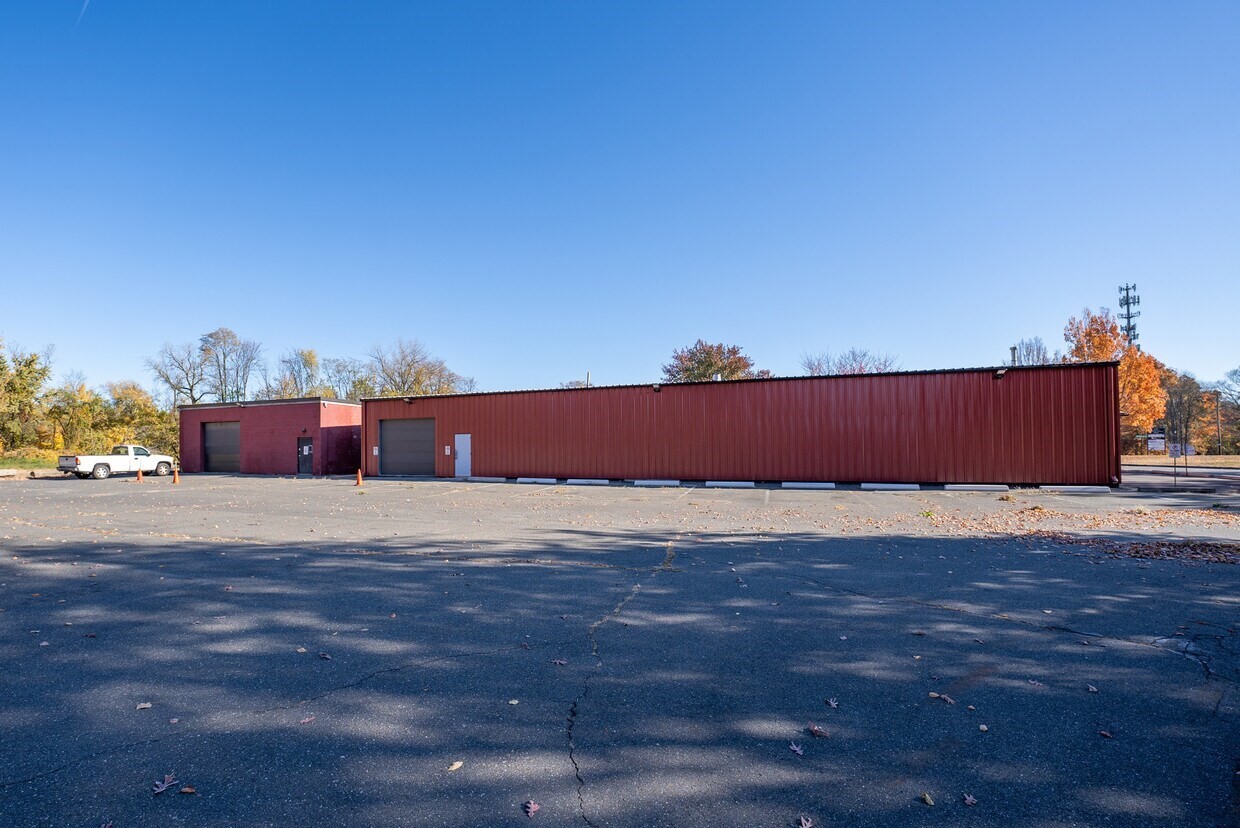 2 S Bridge Dr, Agawam, MA 01001 - Image 1