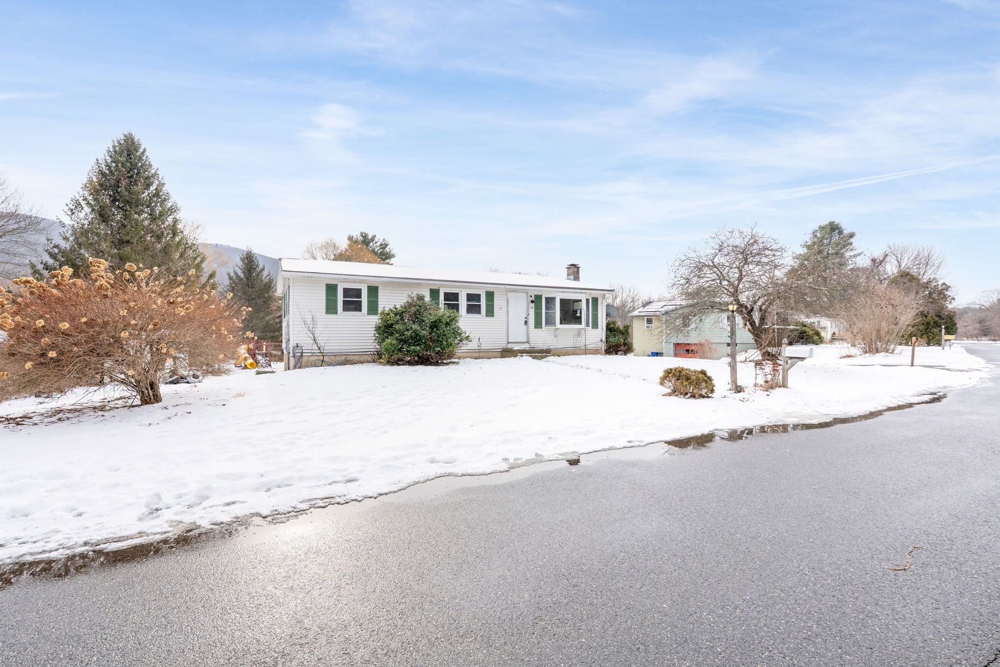 14 Laurel Dr, Ware, MA 01082