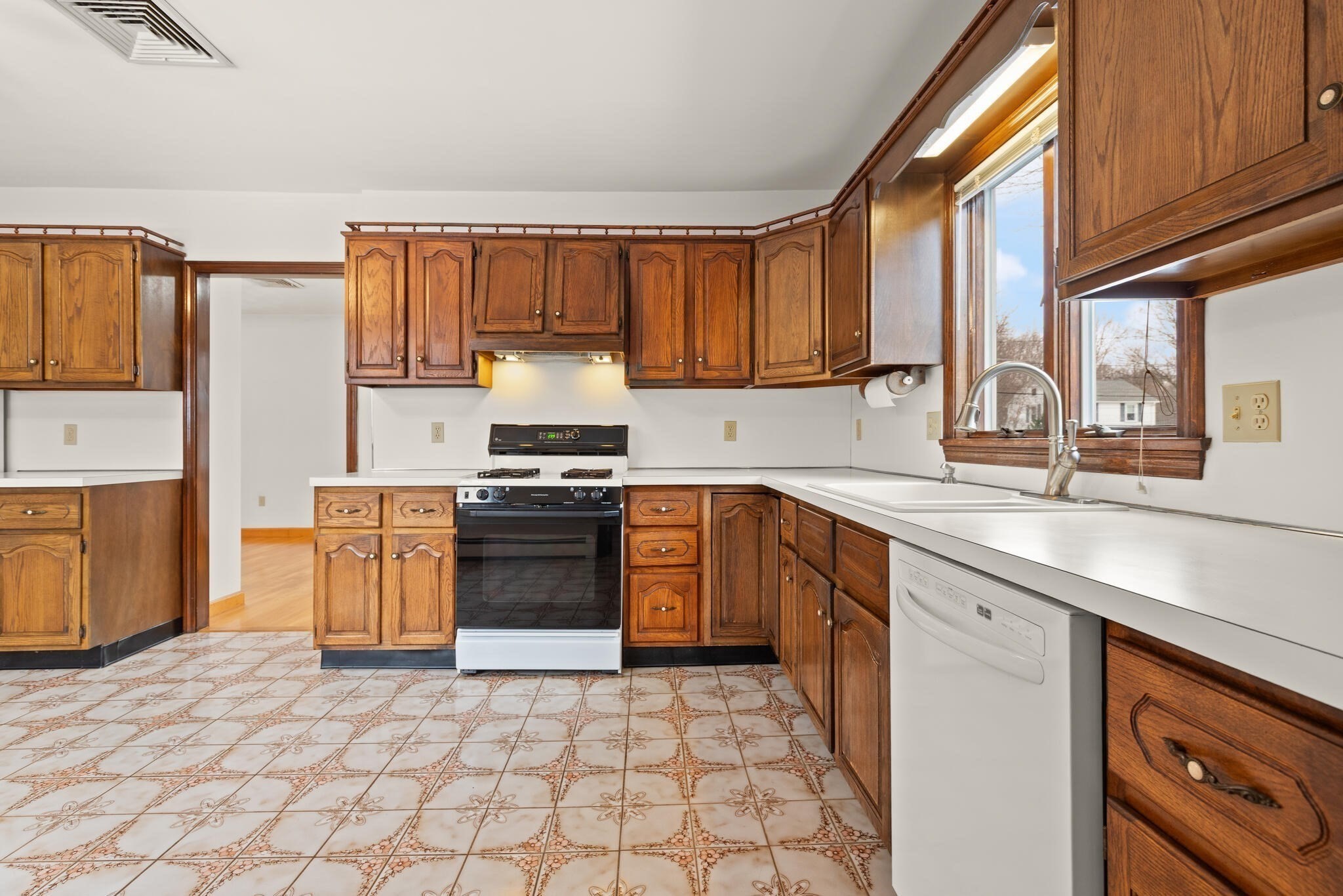 18 Van Norden Road, Woburn, MA 01801 - Image 17