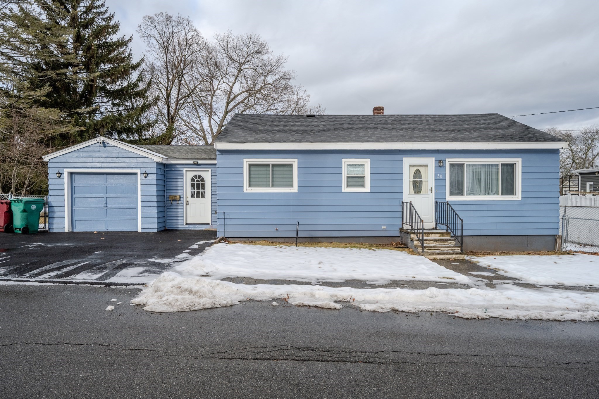 20 Seventeenth St, Lowell, MA 01850